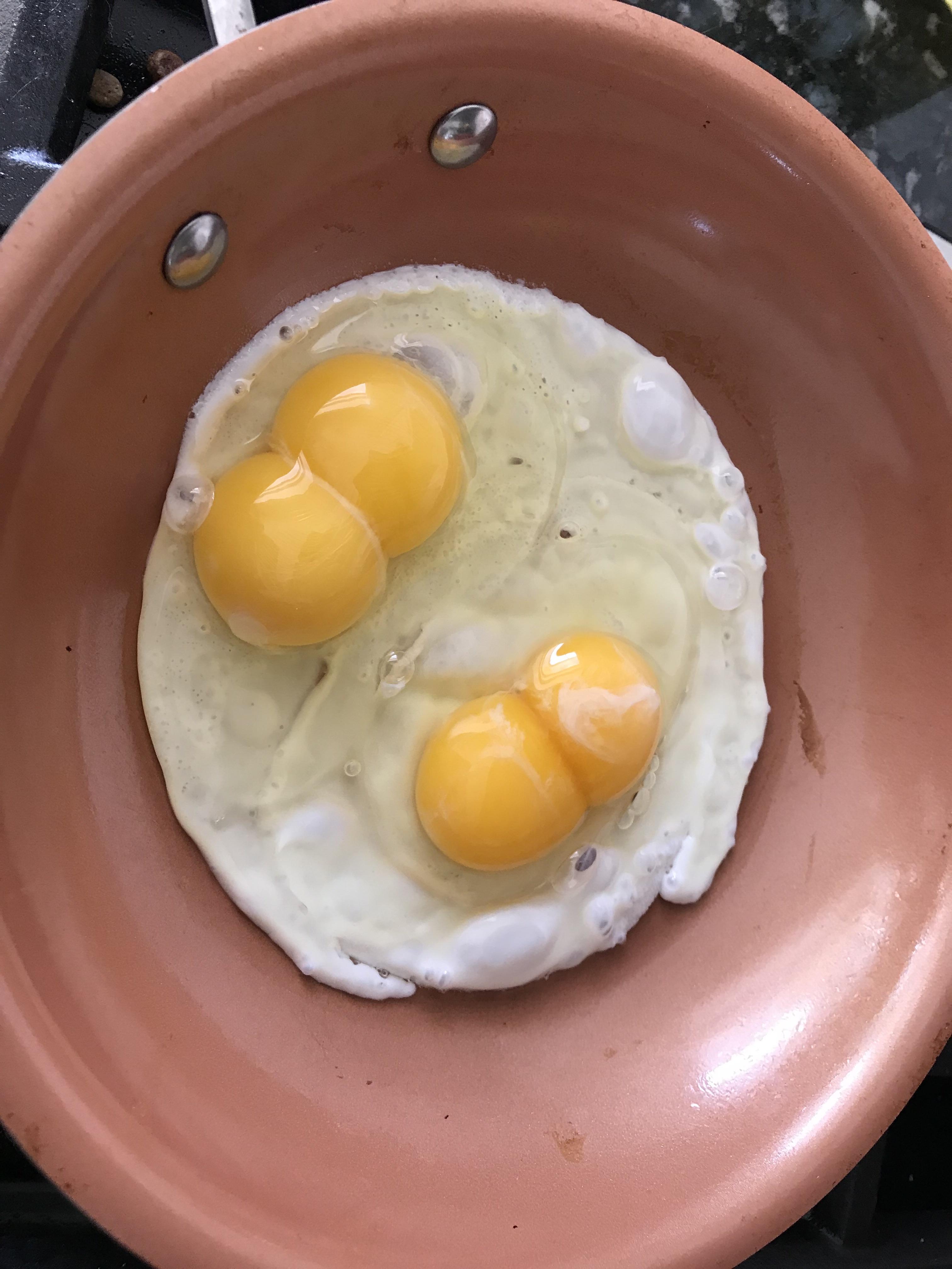 Two double yolk eggs! r/nevertellmetheodds