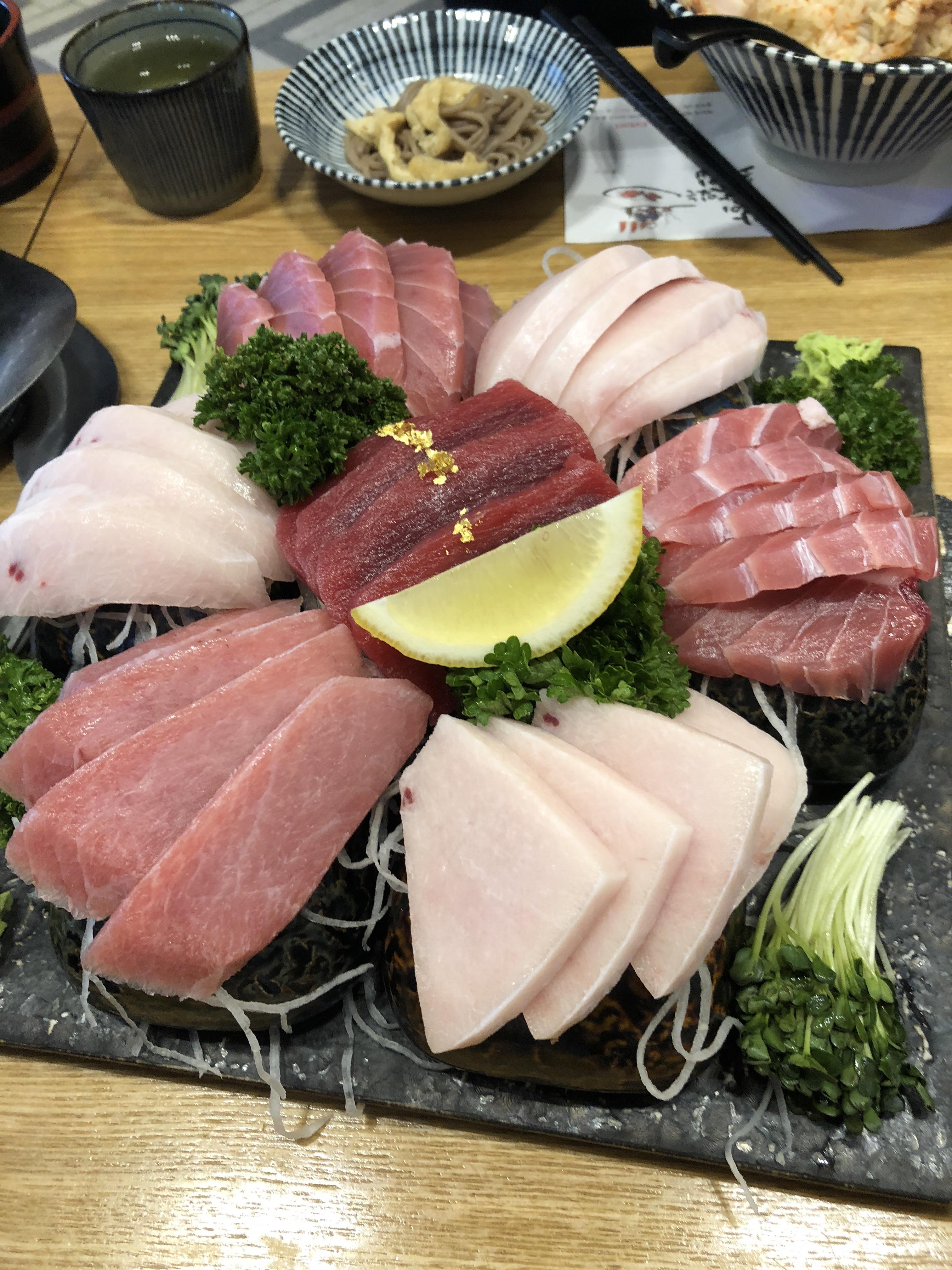 Tuna platter at Sangmu Sushi, Bongsundong, Gwangju South Korea r/FoodPorn