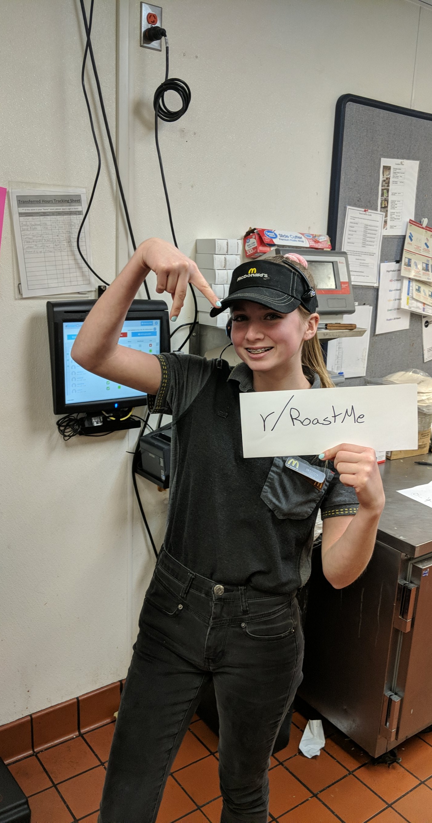 Can A 17 Year Old Work At Amazon