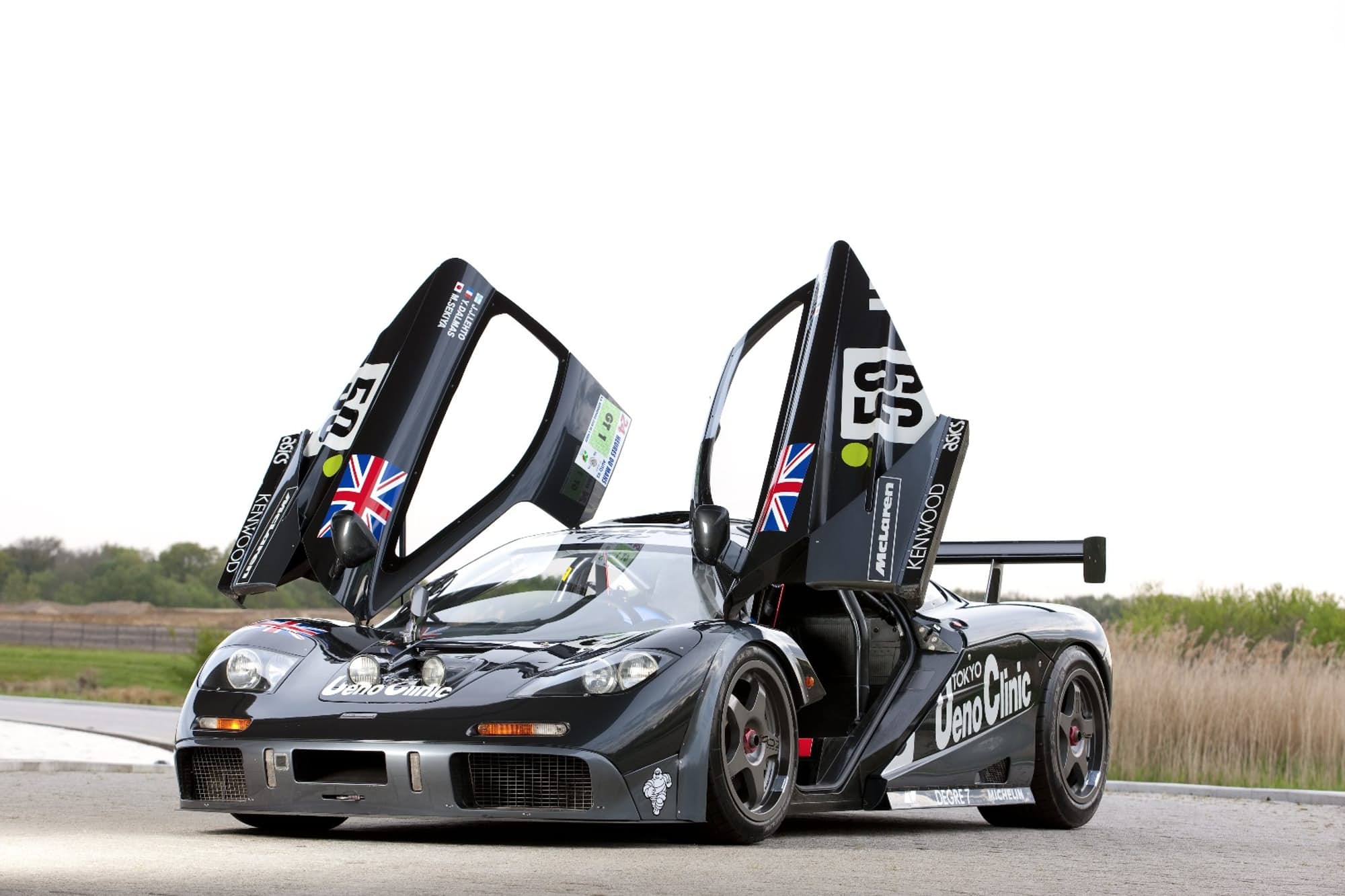 The Le Mans winning Ueno Clinic McLaren F1 [2000 × 1333] r/carporn