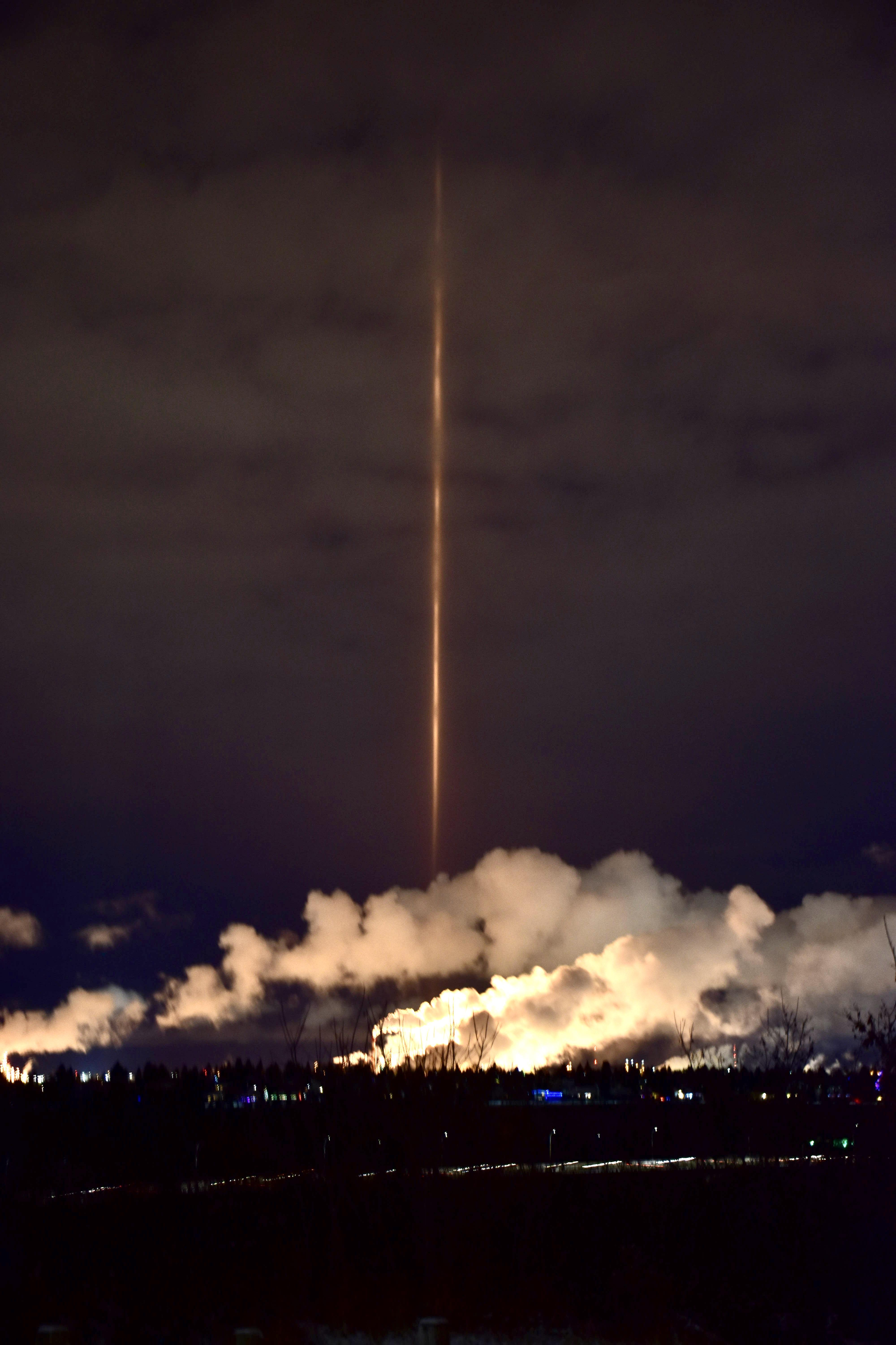 ITAP of a light pillar weather phenomenon r/itookapicture