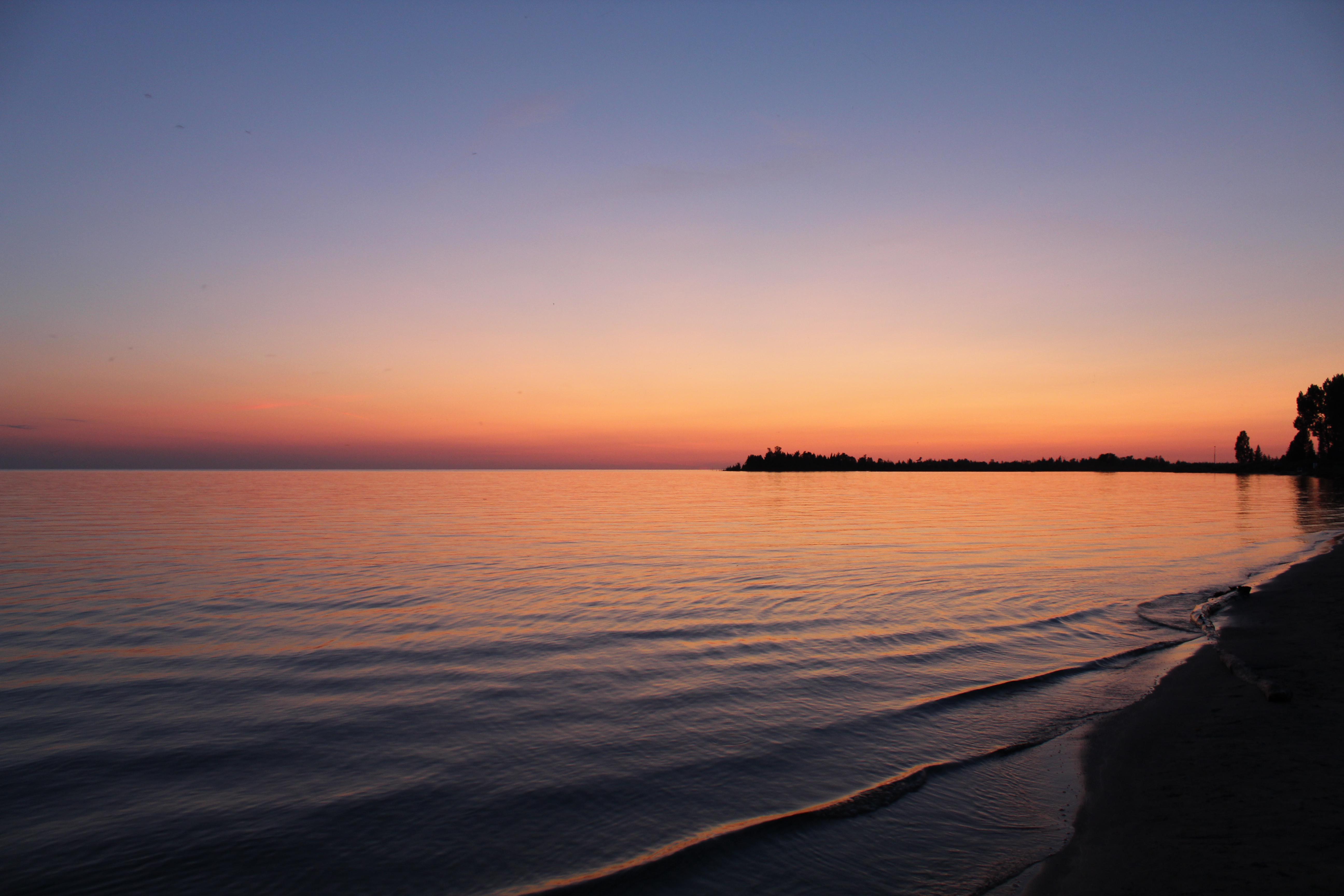 Sunset at Sauble Beach, Ontario [OC 5184 x 3456] r/waterporn