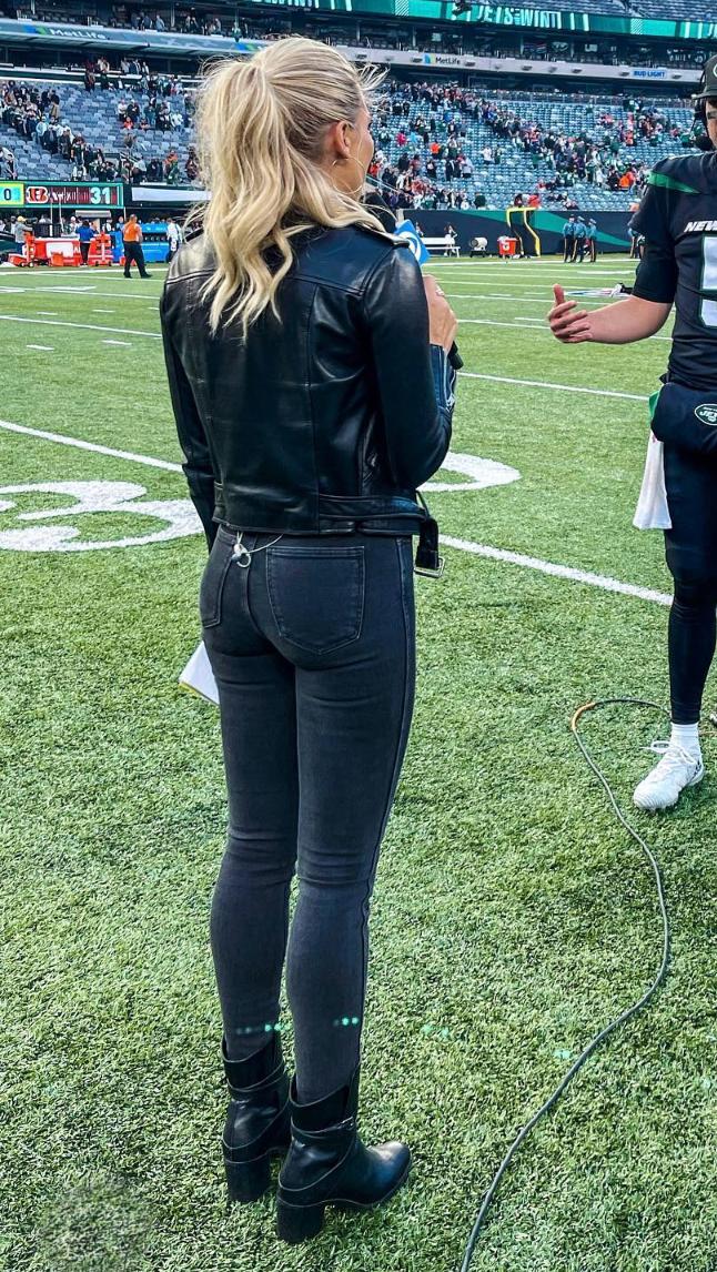 Melanie Collins (CBS Sports) r/LadiesInLeather