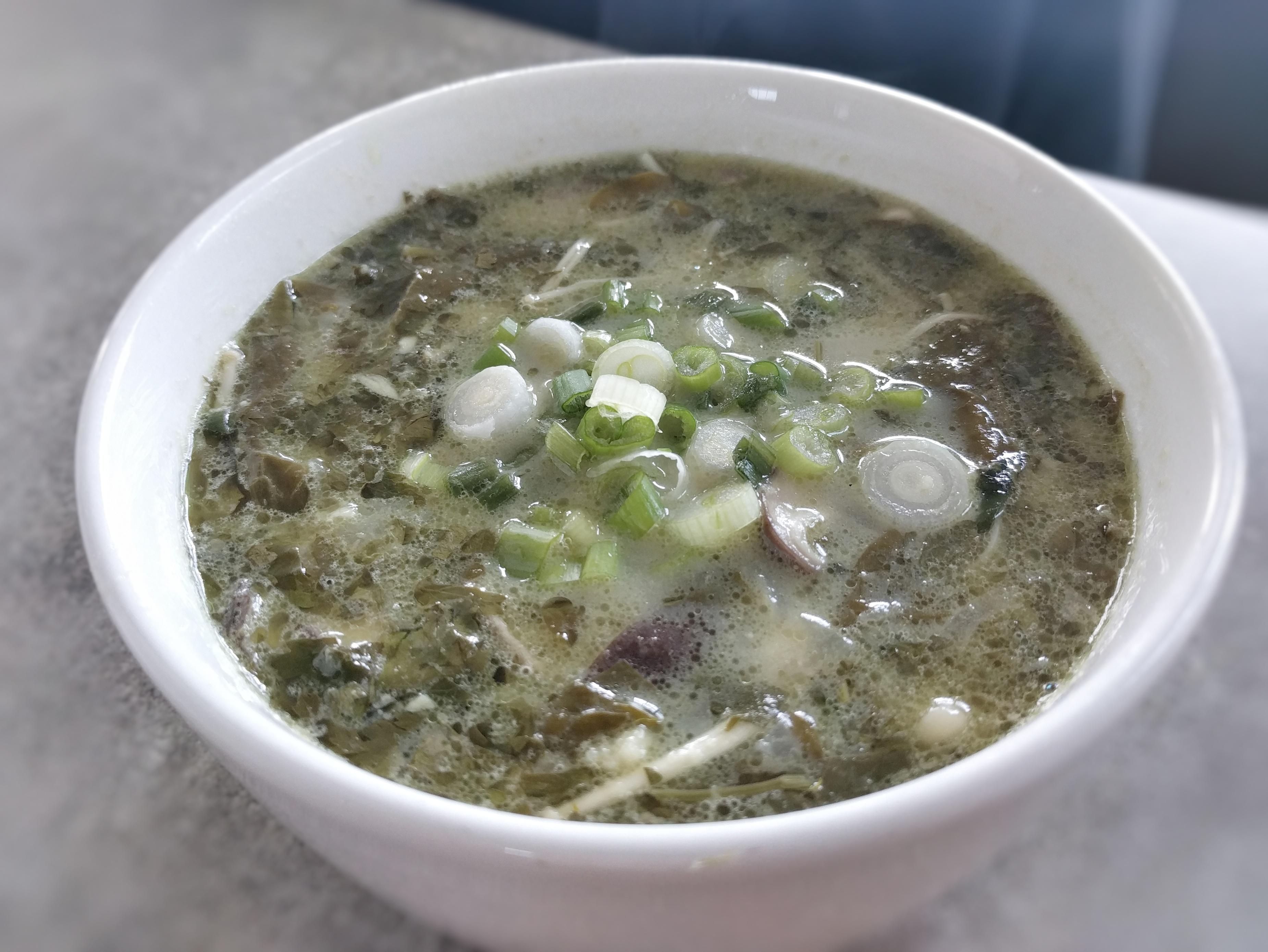 [food pic] Thai spinach soup with shiitake and enkoi mushrooms (recipe