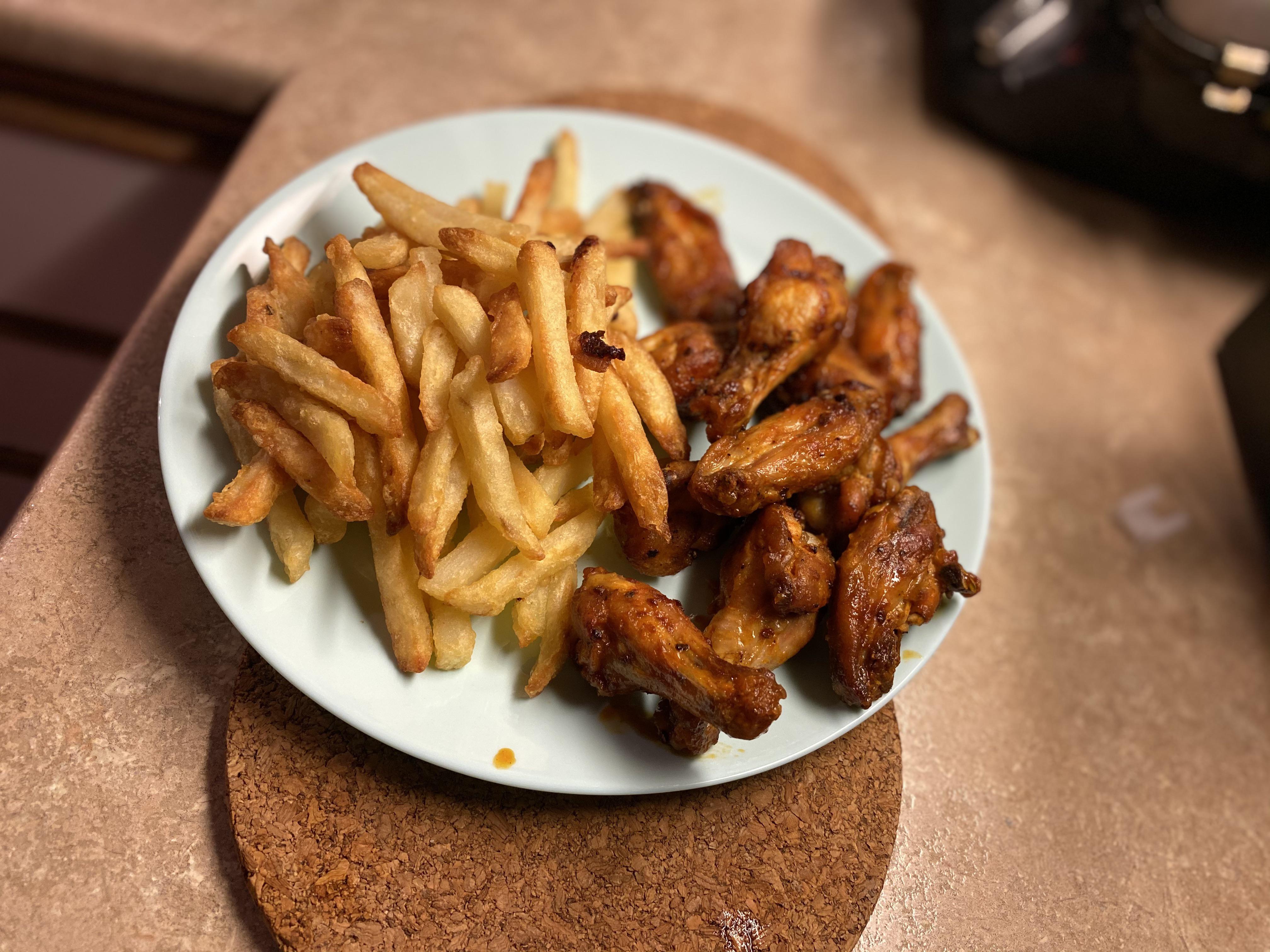 Buffalo wings and bistro fries done in my new air fryer, gotta say i’m super impressed with how