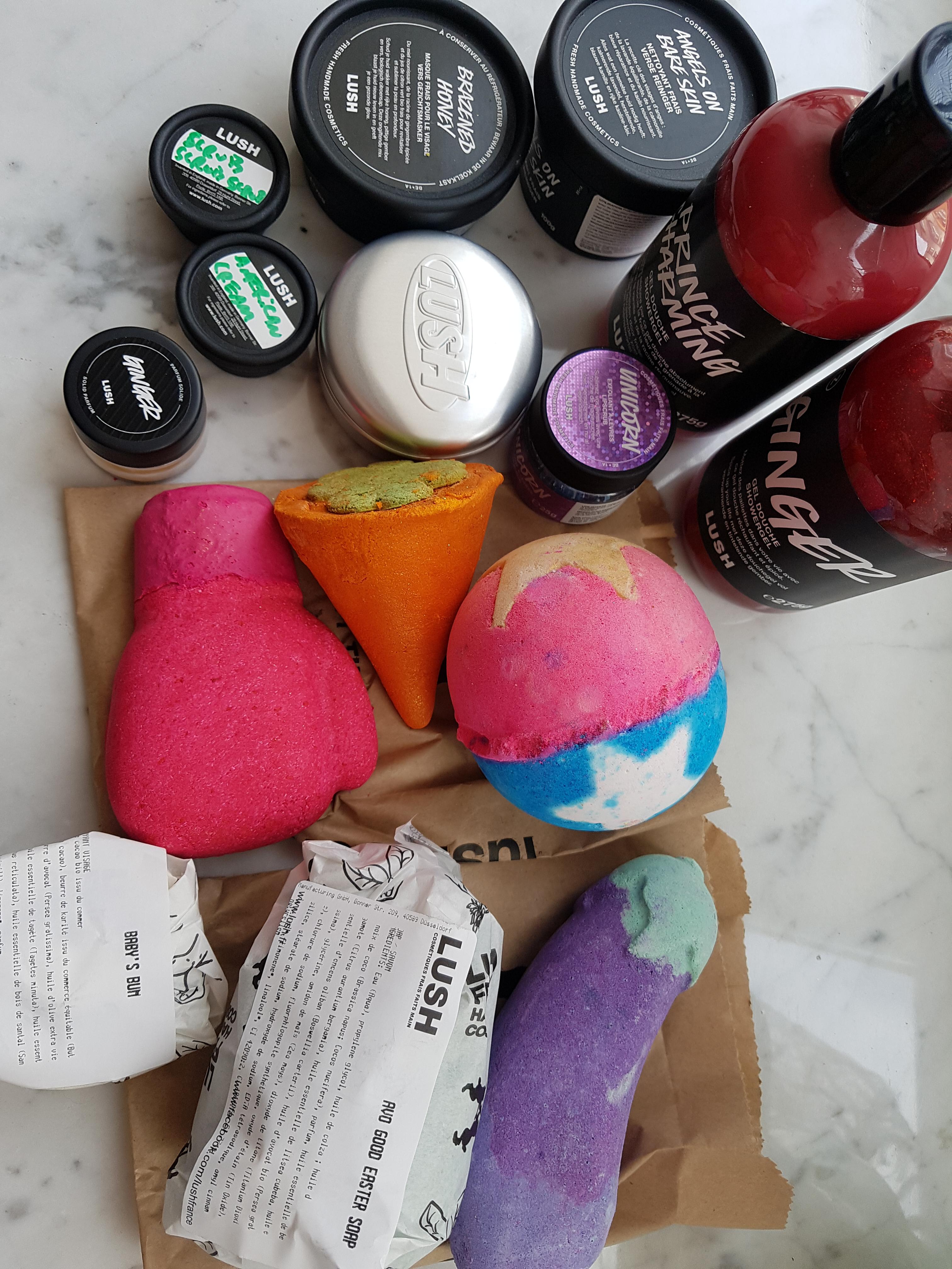 Lush surprised me today I received a free solid parfum, because I told them I really love the