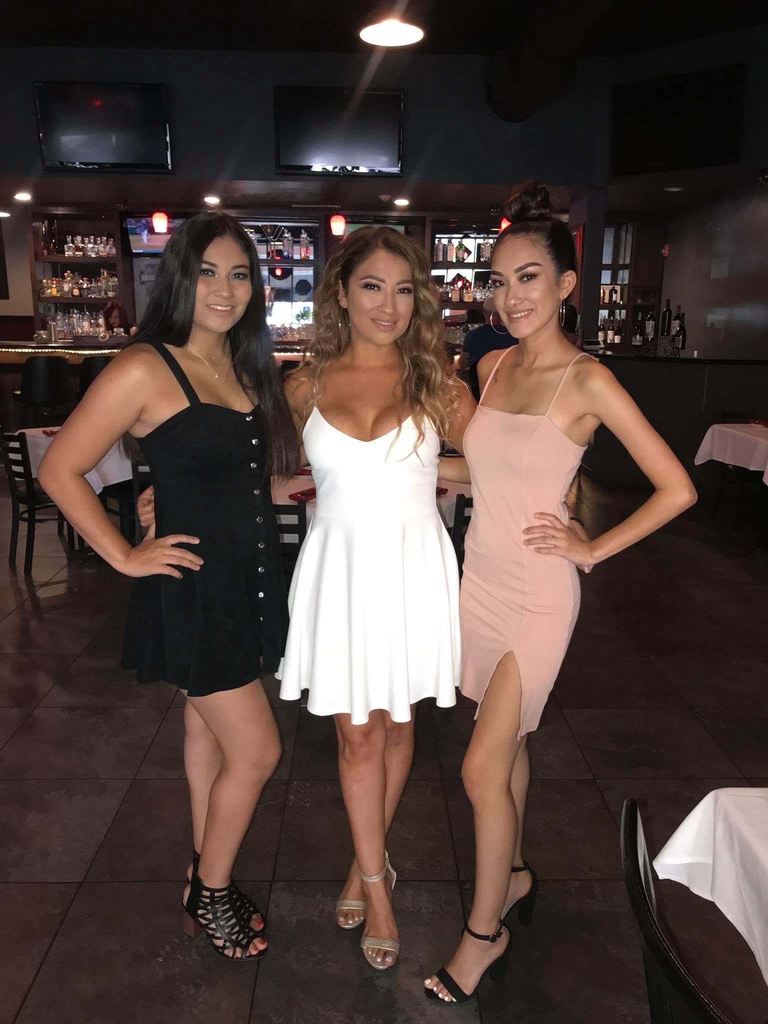 Super Hot MILF And Her Two Sexy Daughters : IRLgirls