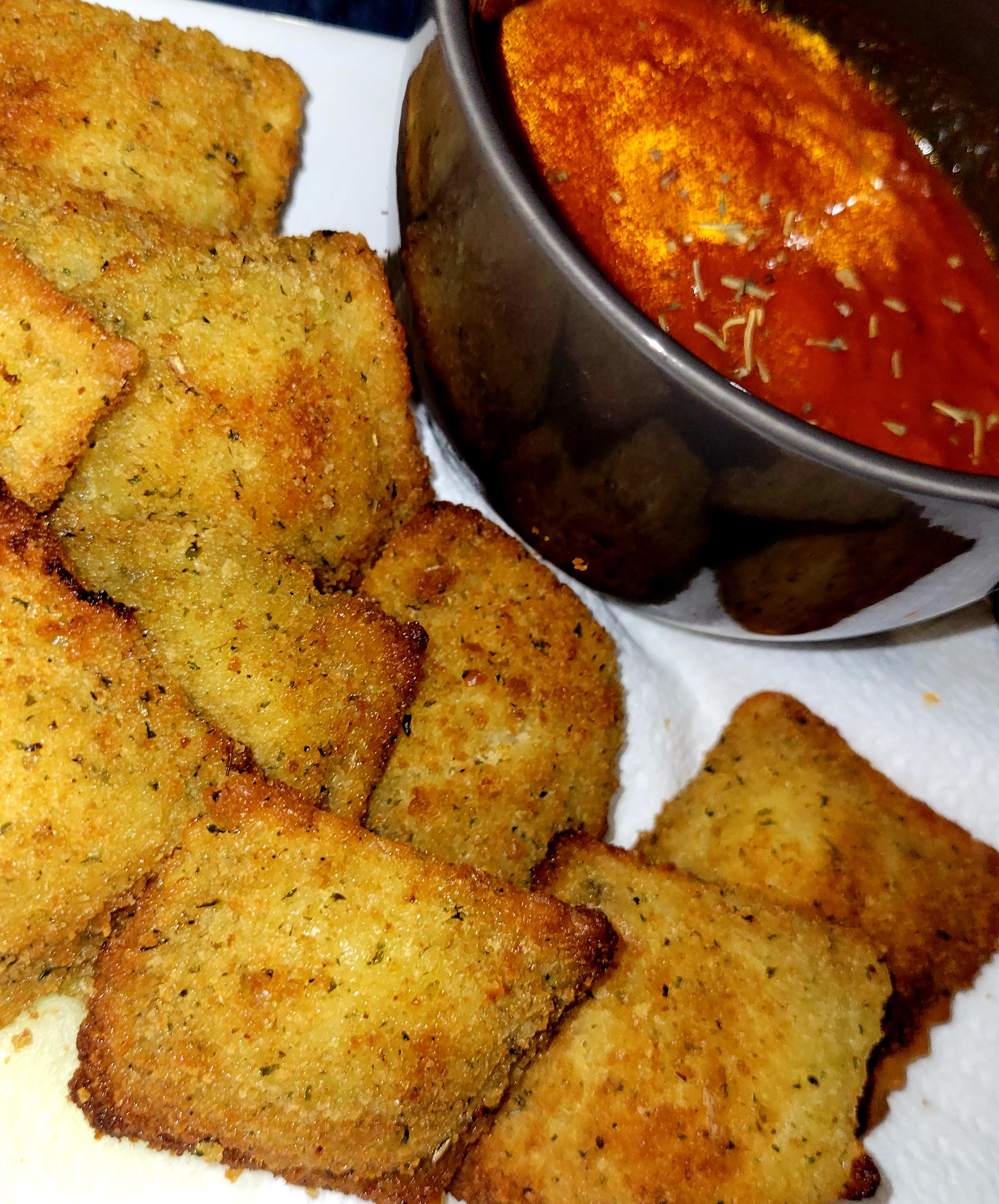 Fried ravioli with marinara r/FoodPorn