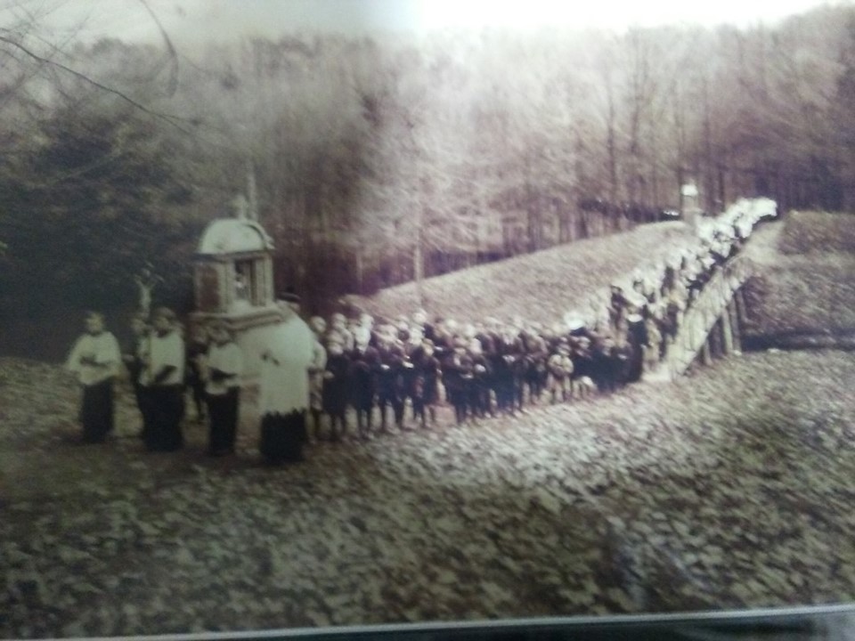 Priest and his flock St Nazianz, Wisconsin 1950s r/OldSchoolCool