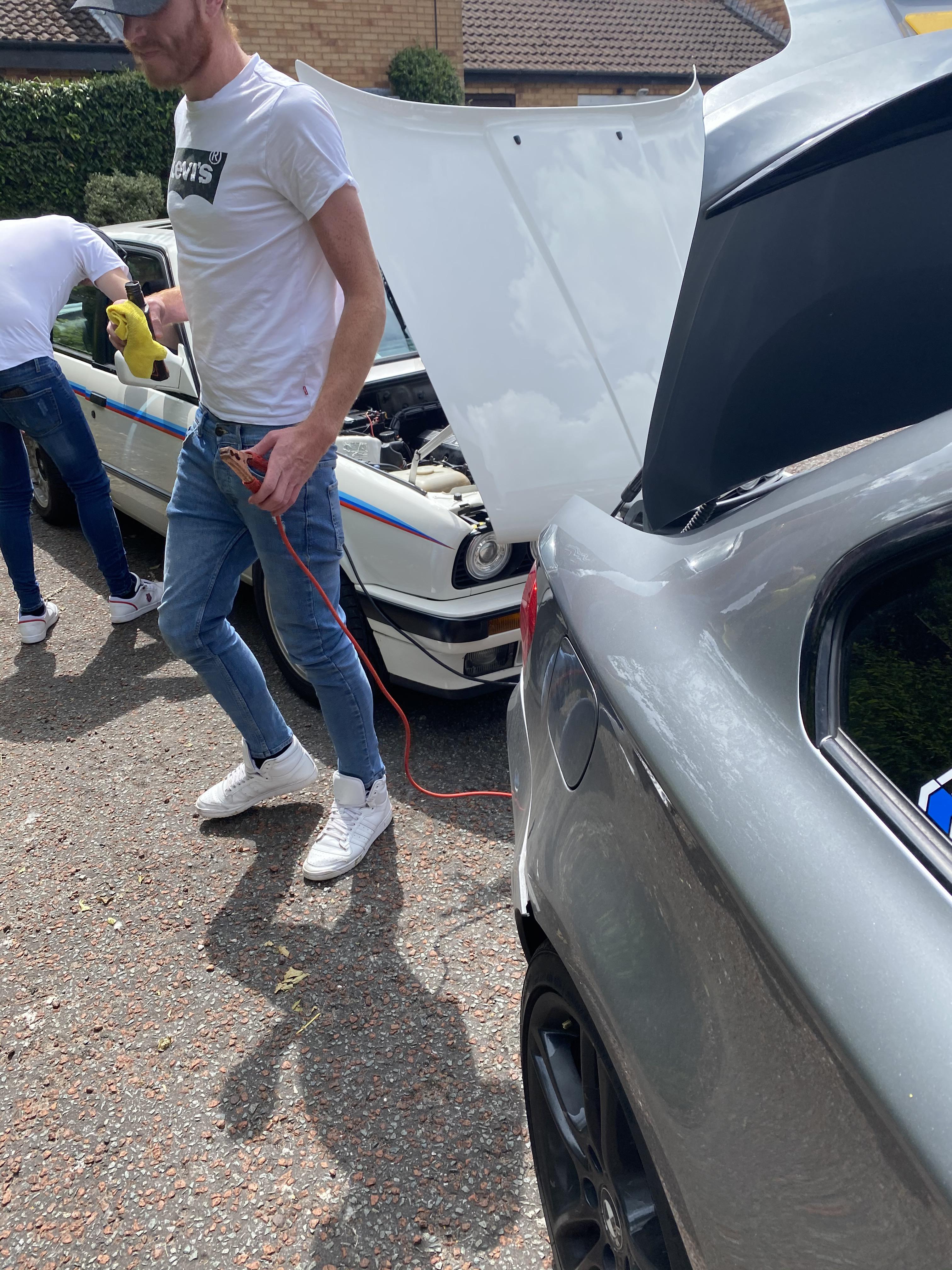 It’s not everyday you get to jump start an E30! r/BMW