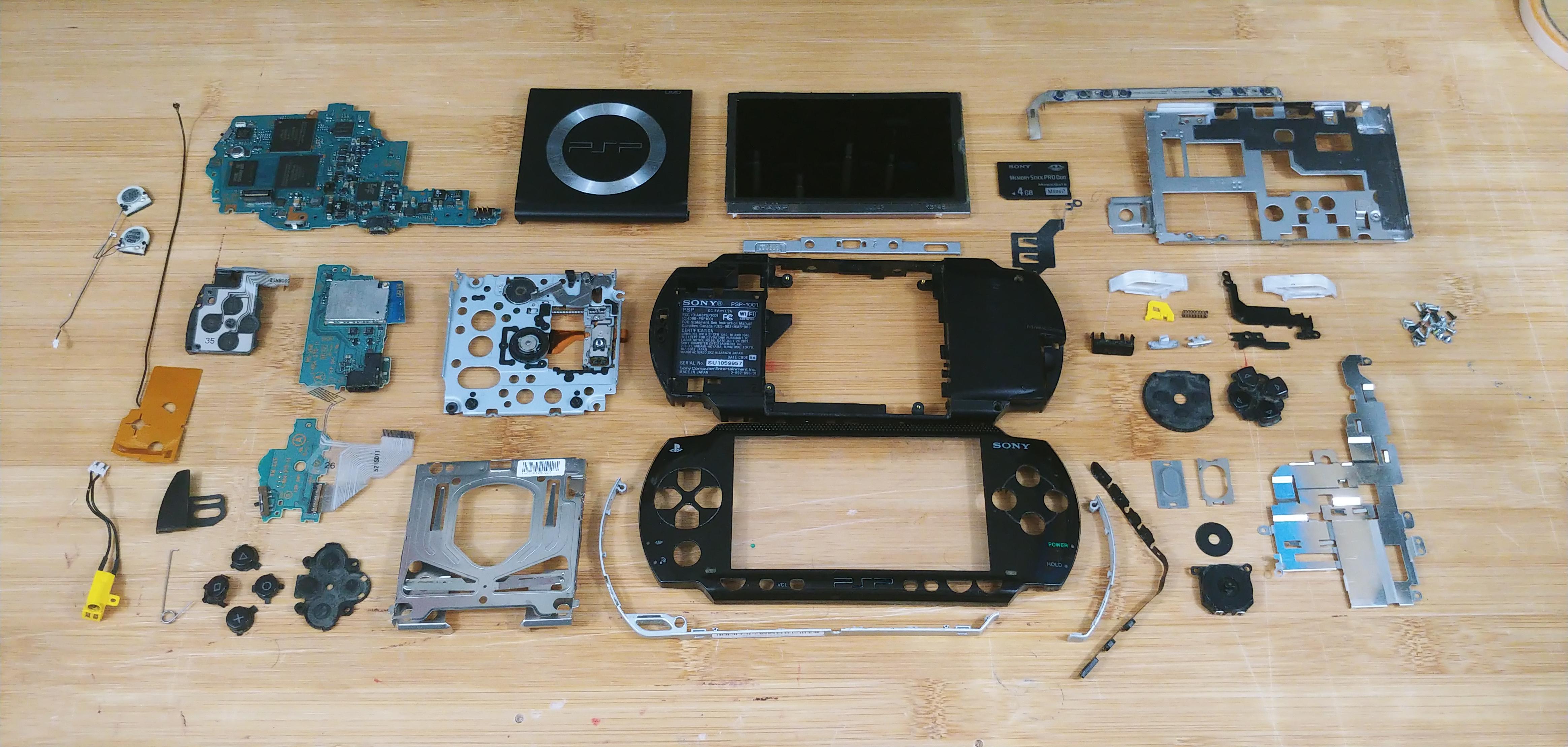 Completely torndown PSP 1000. Knolling is always so satisfying. Part of