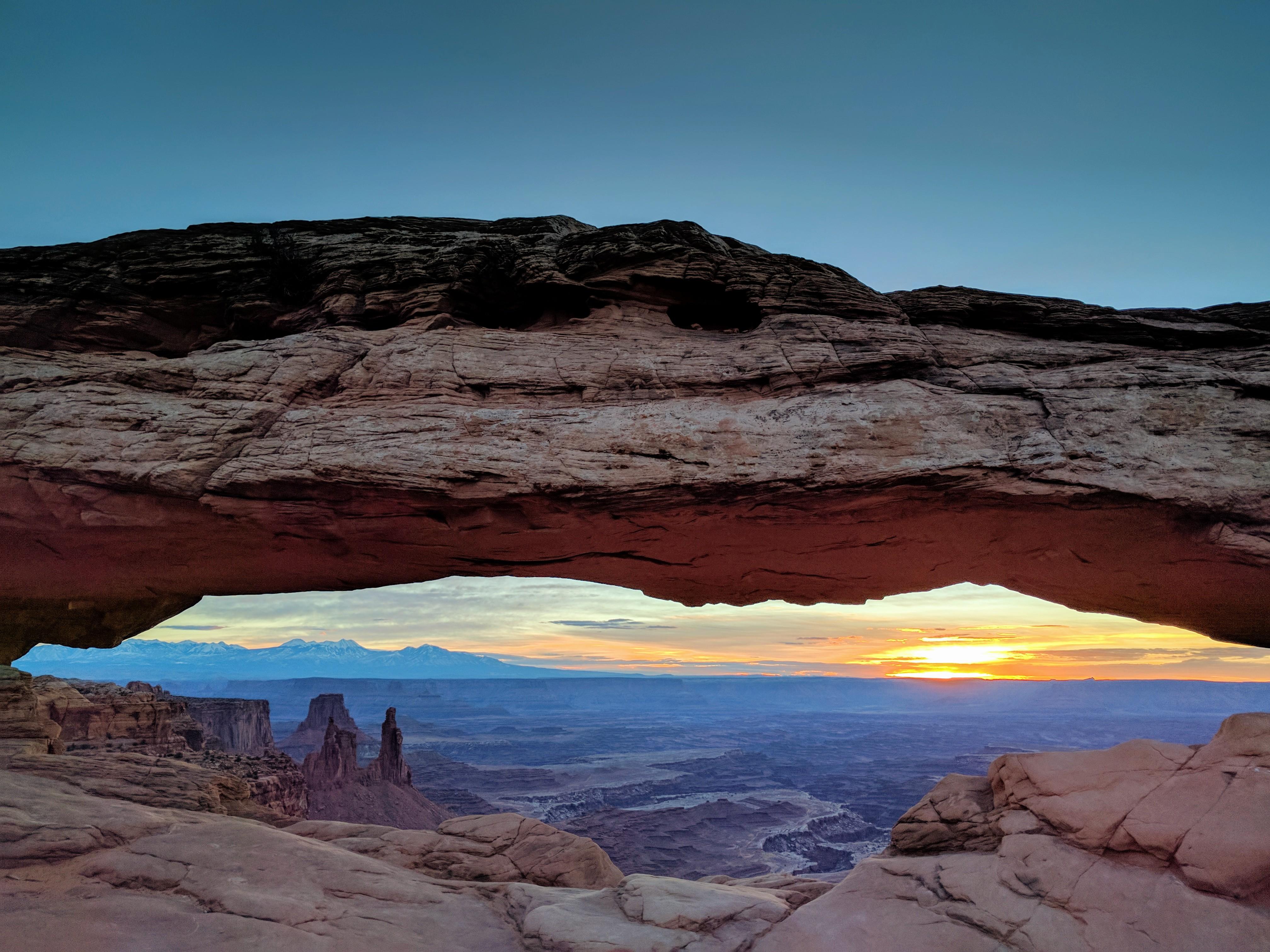 Mesa Arch at sunrise (Canyonlands National Park) Moab Utah USA [OC