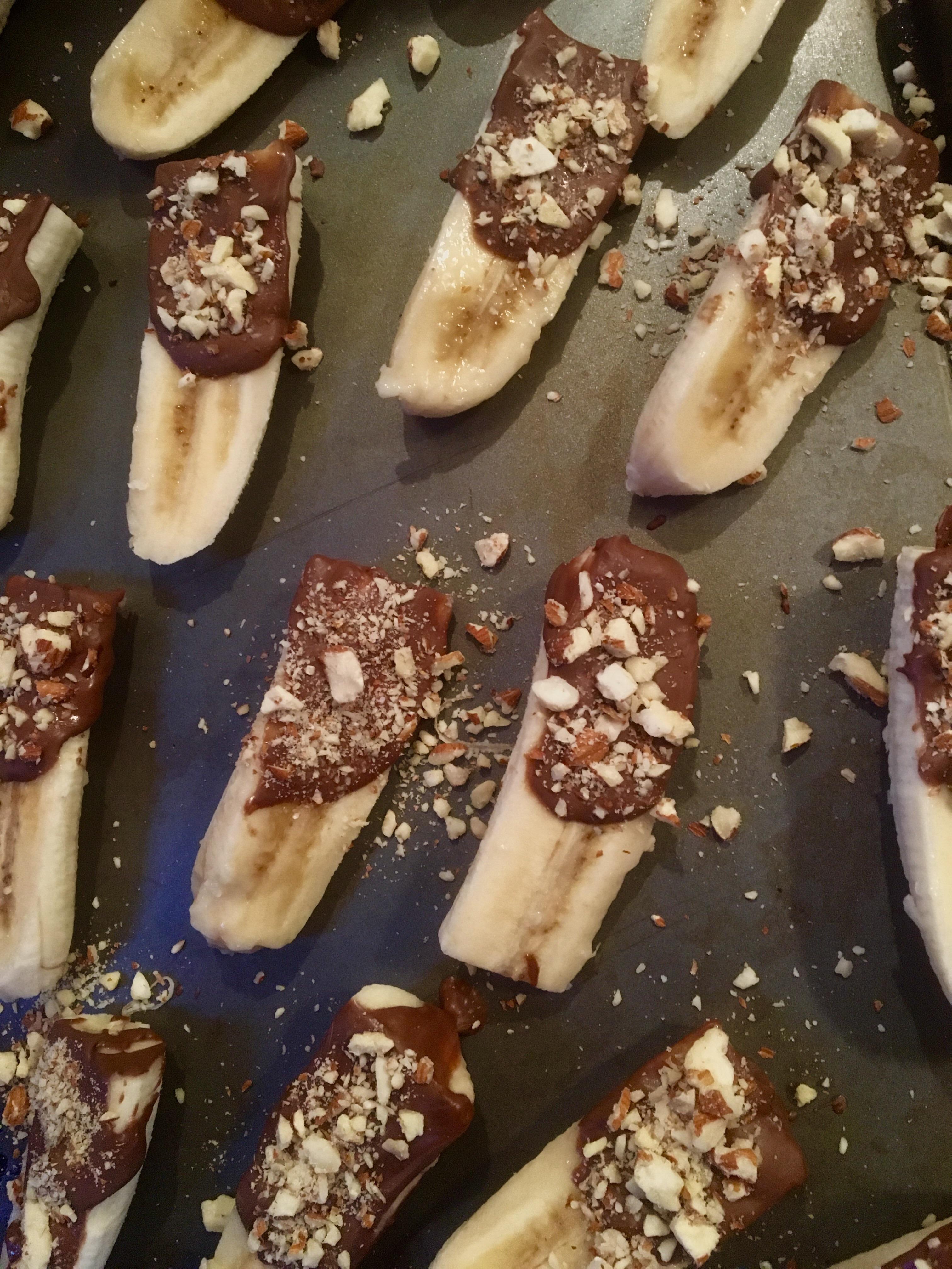 Frozen chocolate dipped bananas; low calorie r/fitmeals