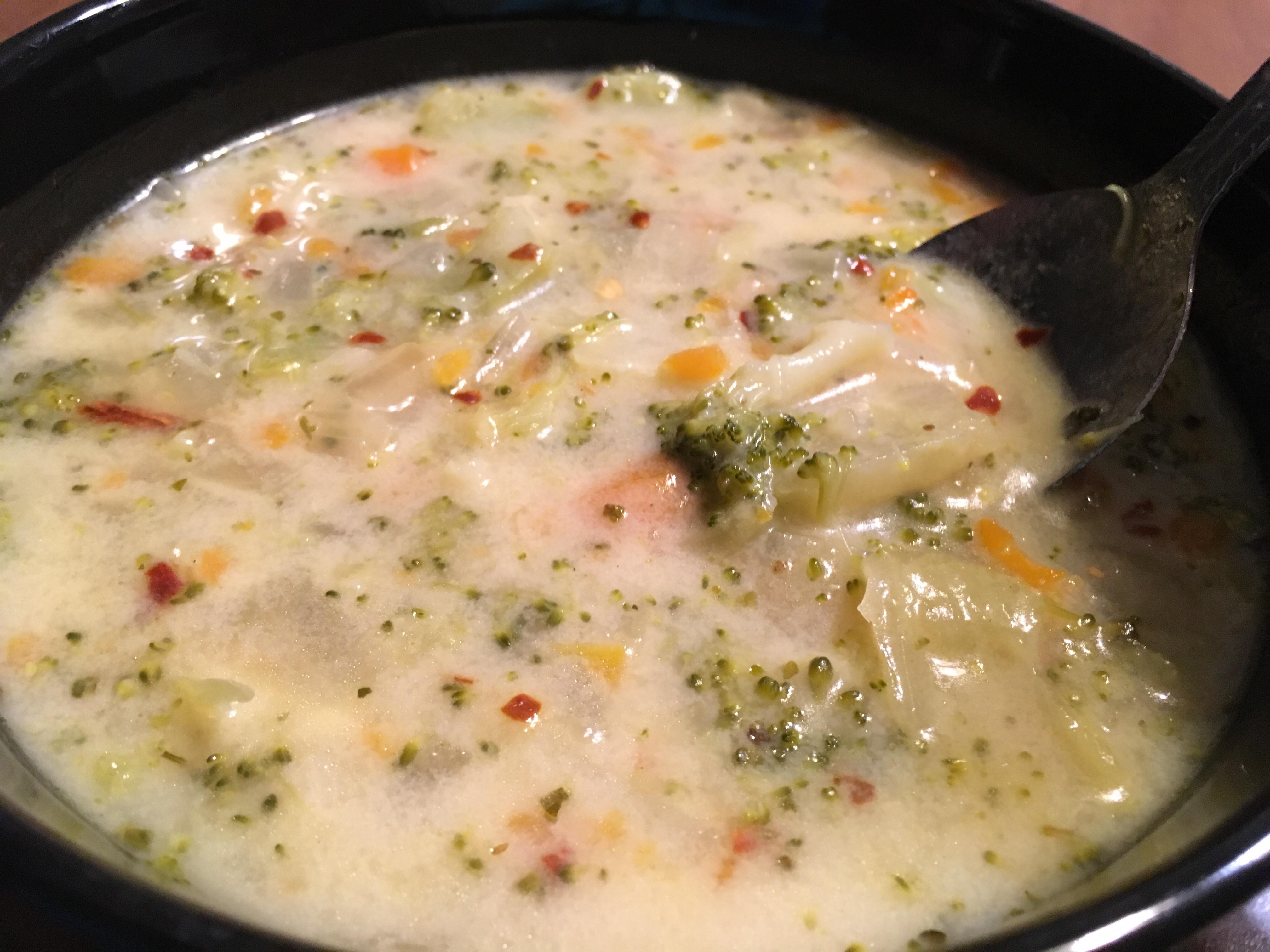 [Homemade] Broccoli Pepper Jack Cheese Soup r/food