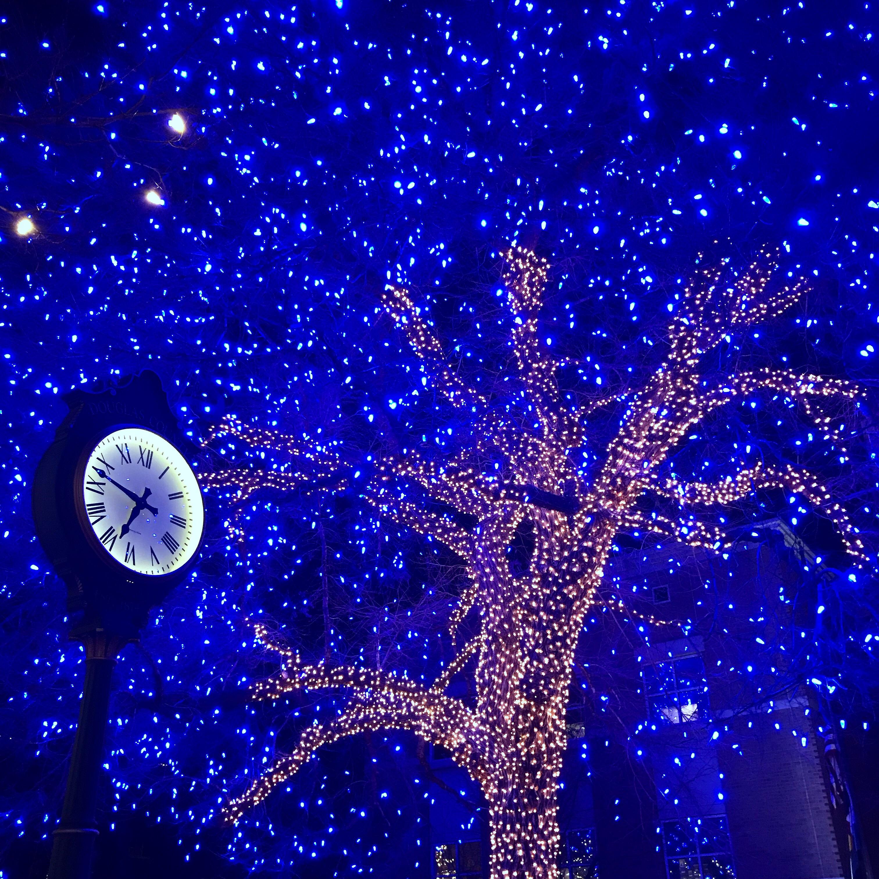 Winter lights in downtown Castle Rock, Colorado r/Blue