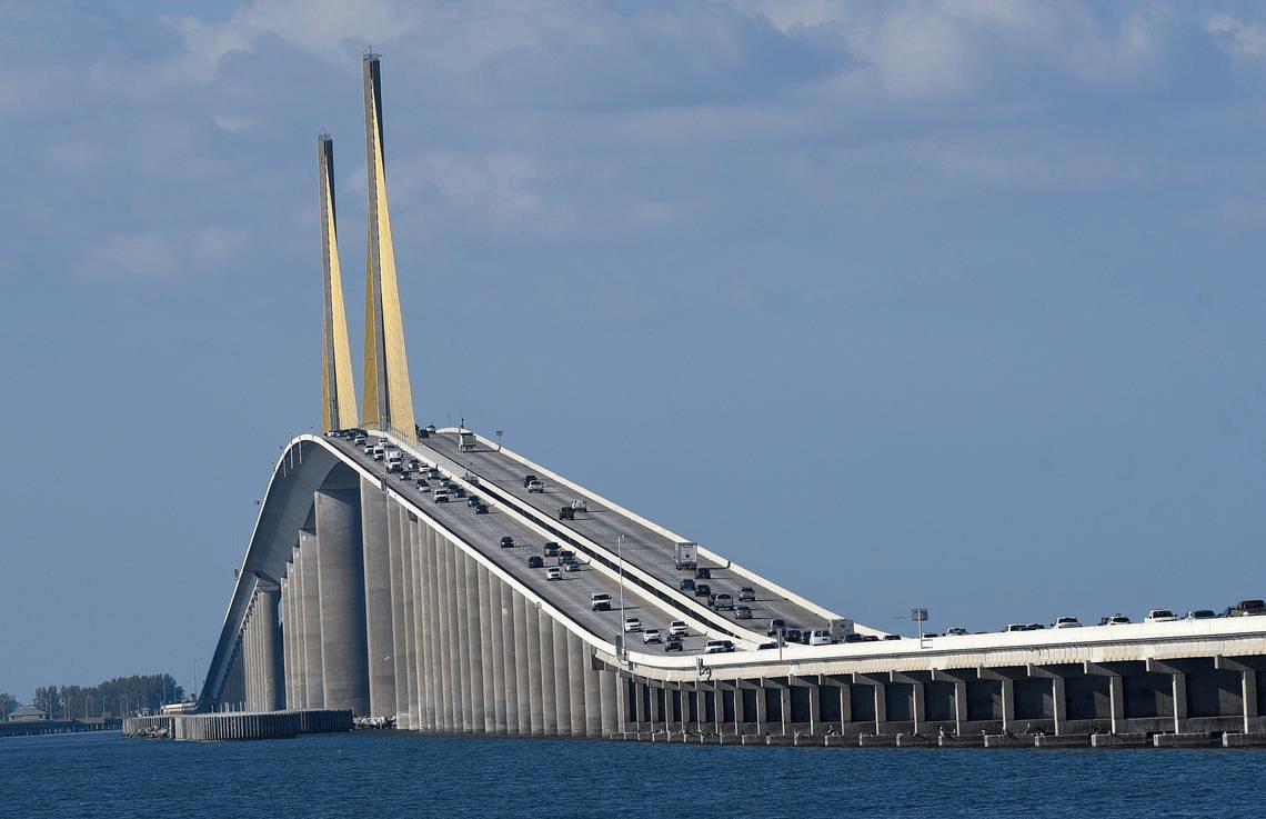 Sunshine Skyway Bridge in Tampa, Florida r/bridgeporn