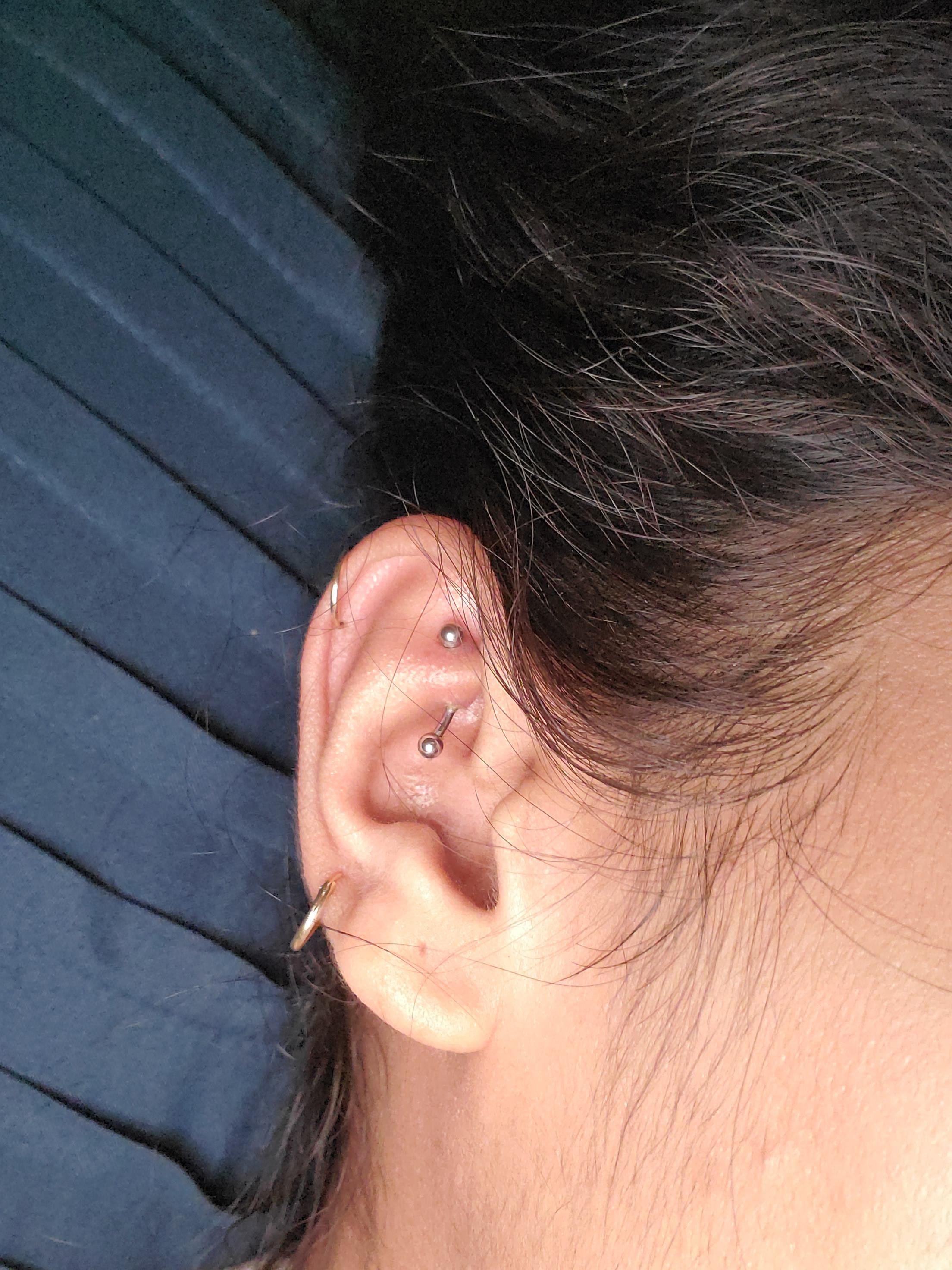 6 month old Rook piercing still swollen r/piercing