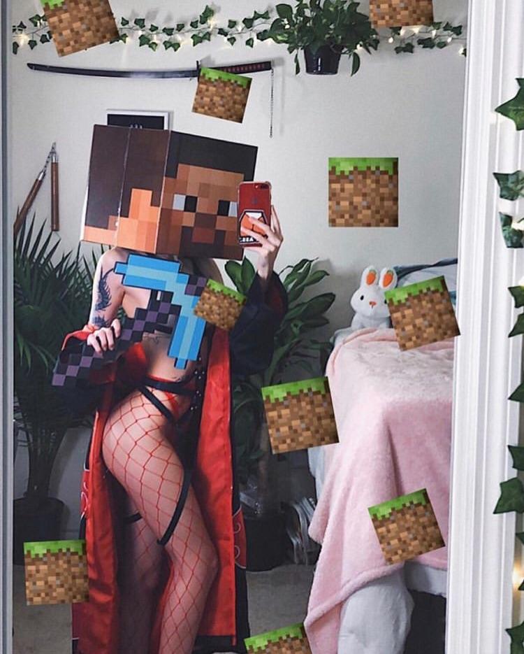 Belle Delphine Minecraft Skin / Belle Delphine Mary Belle Kirschner