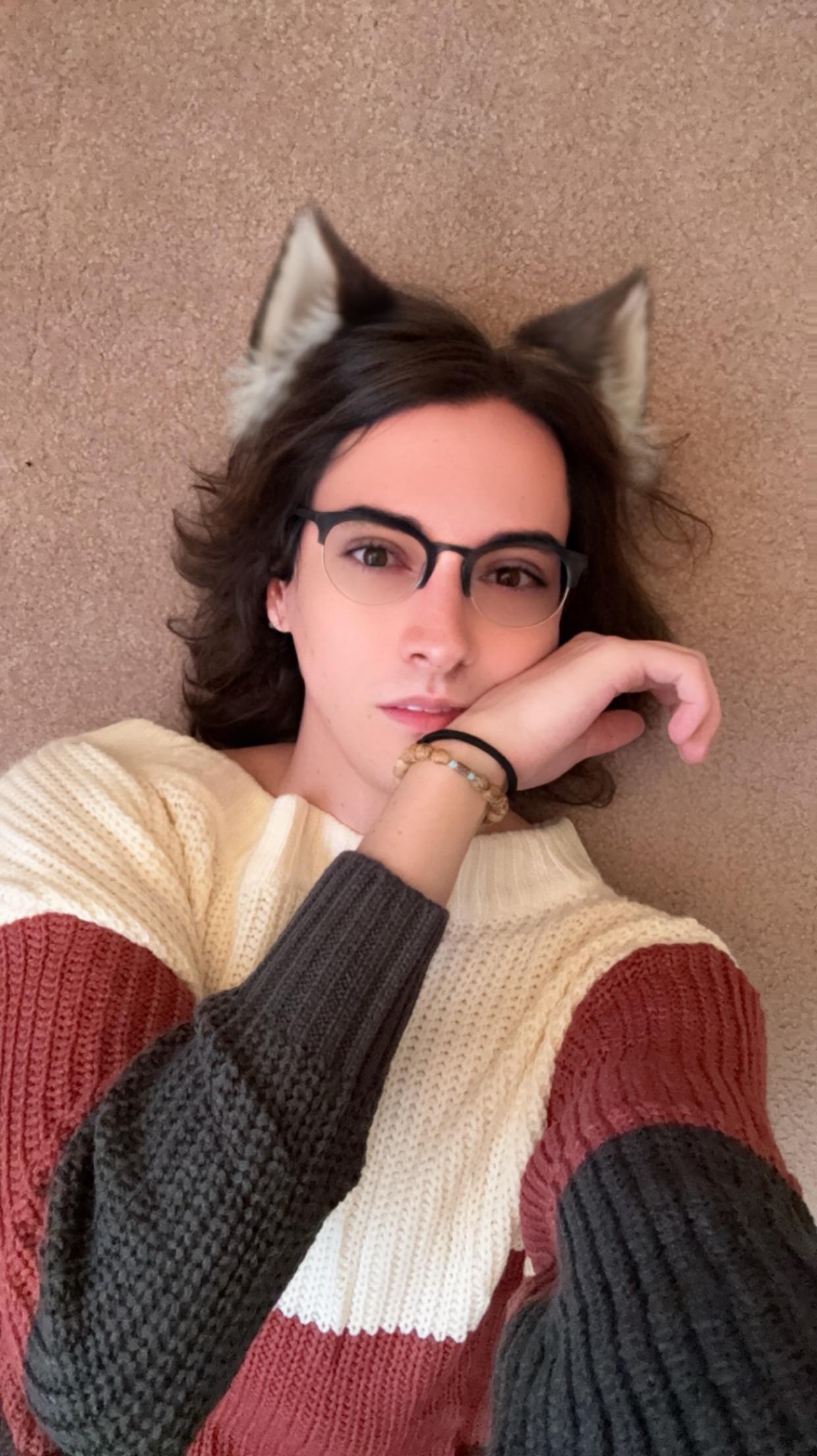 How do I look? : femboy