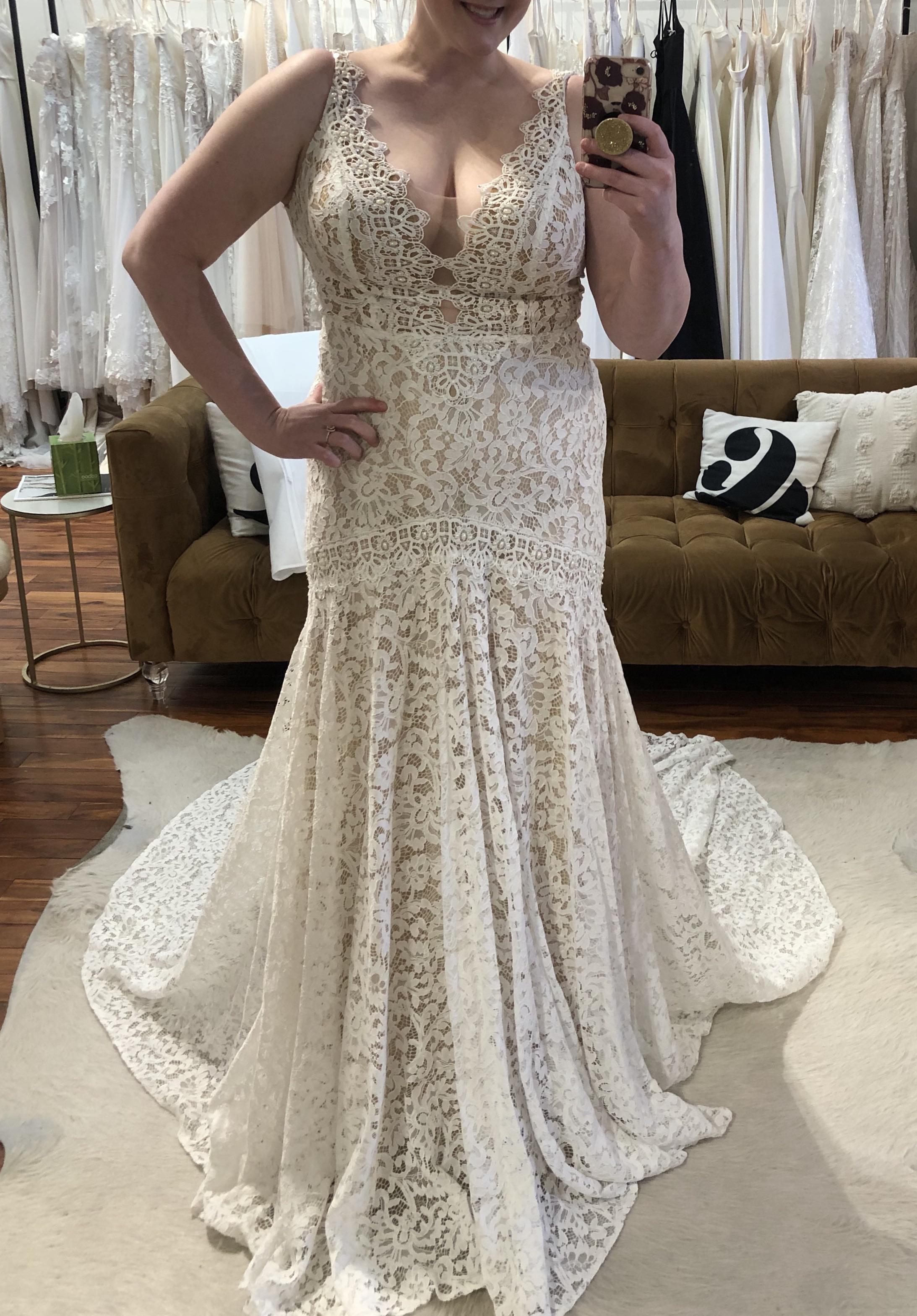 Ok, I know I’m one of the chonkier brides on here, but