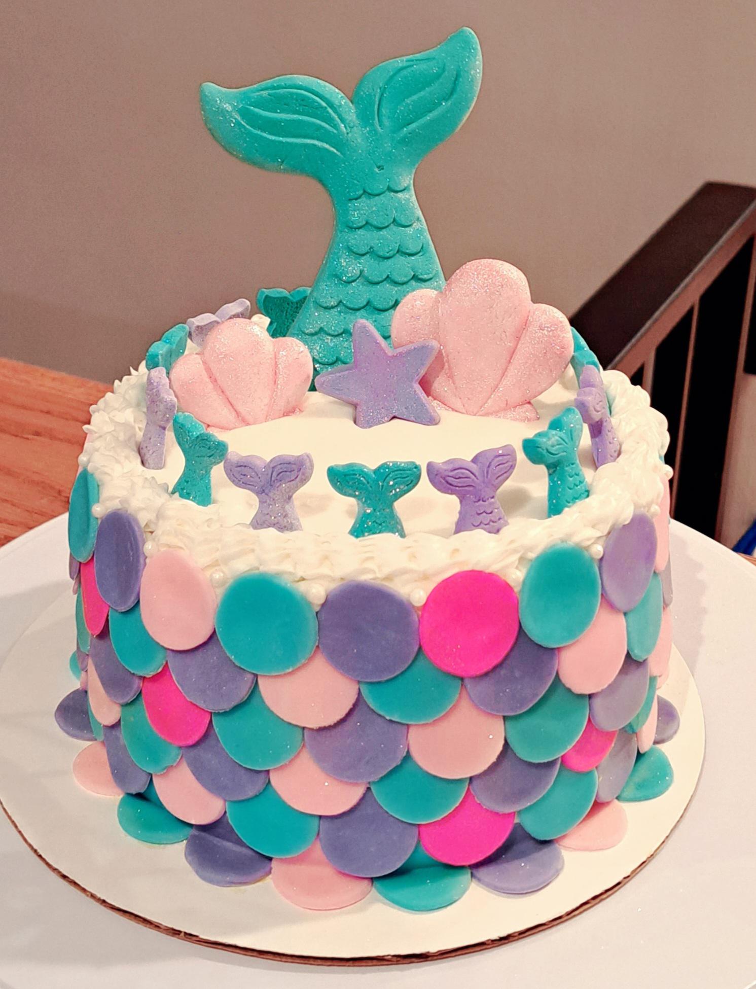 Mermaid cake for my 5 year old niece r/cakedecorating