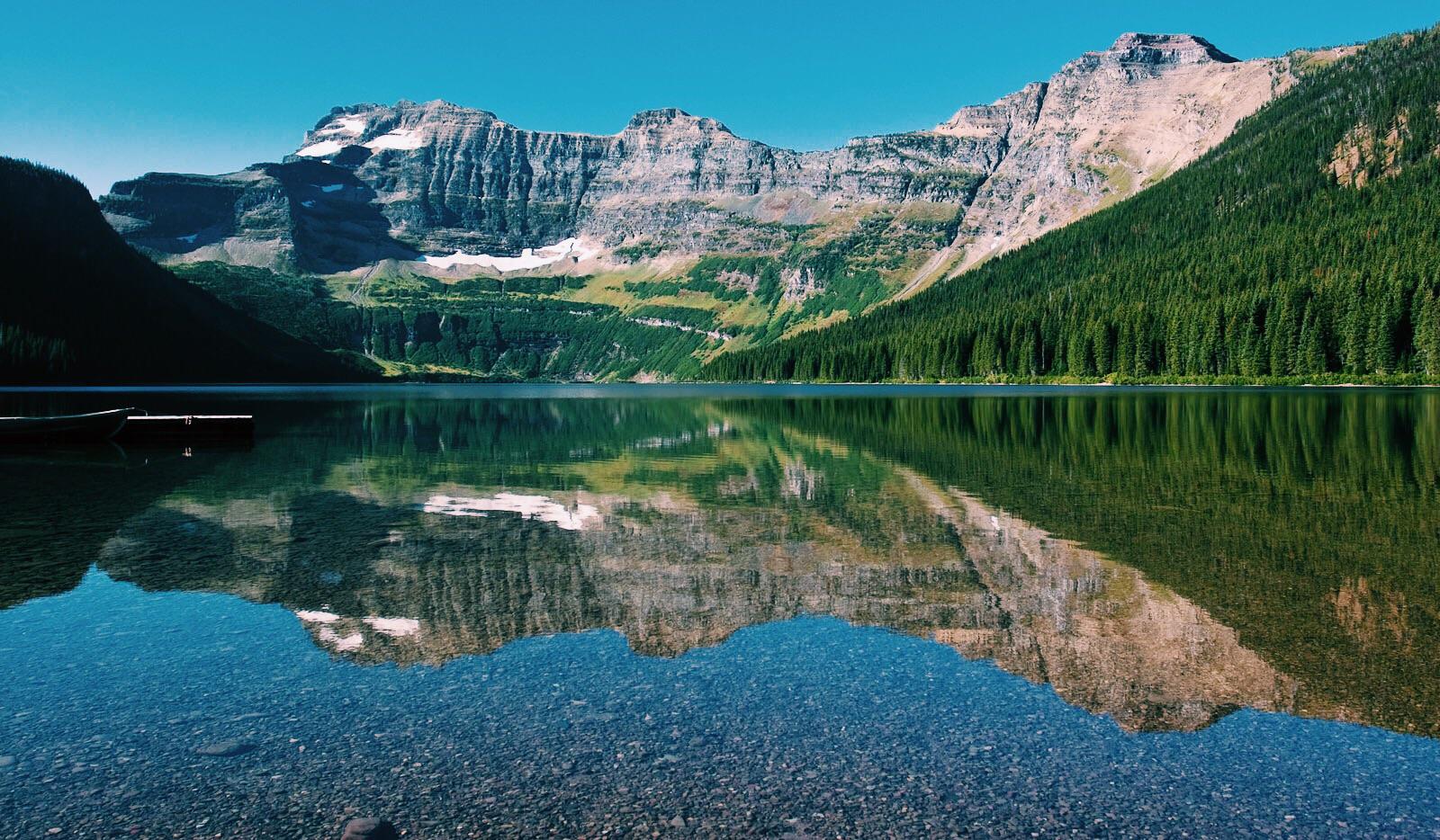Cameron Lake. Waterton Lakes National Park. [OC] [1600x936] r/EarthPorn