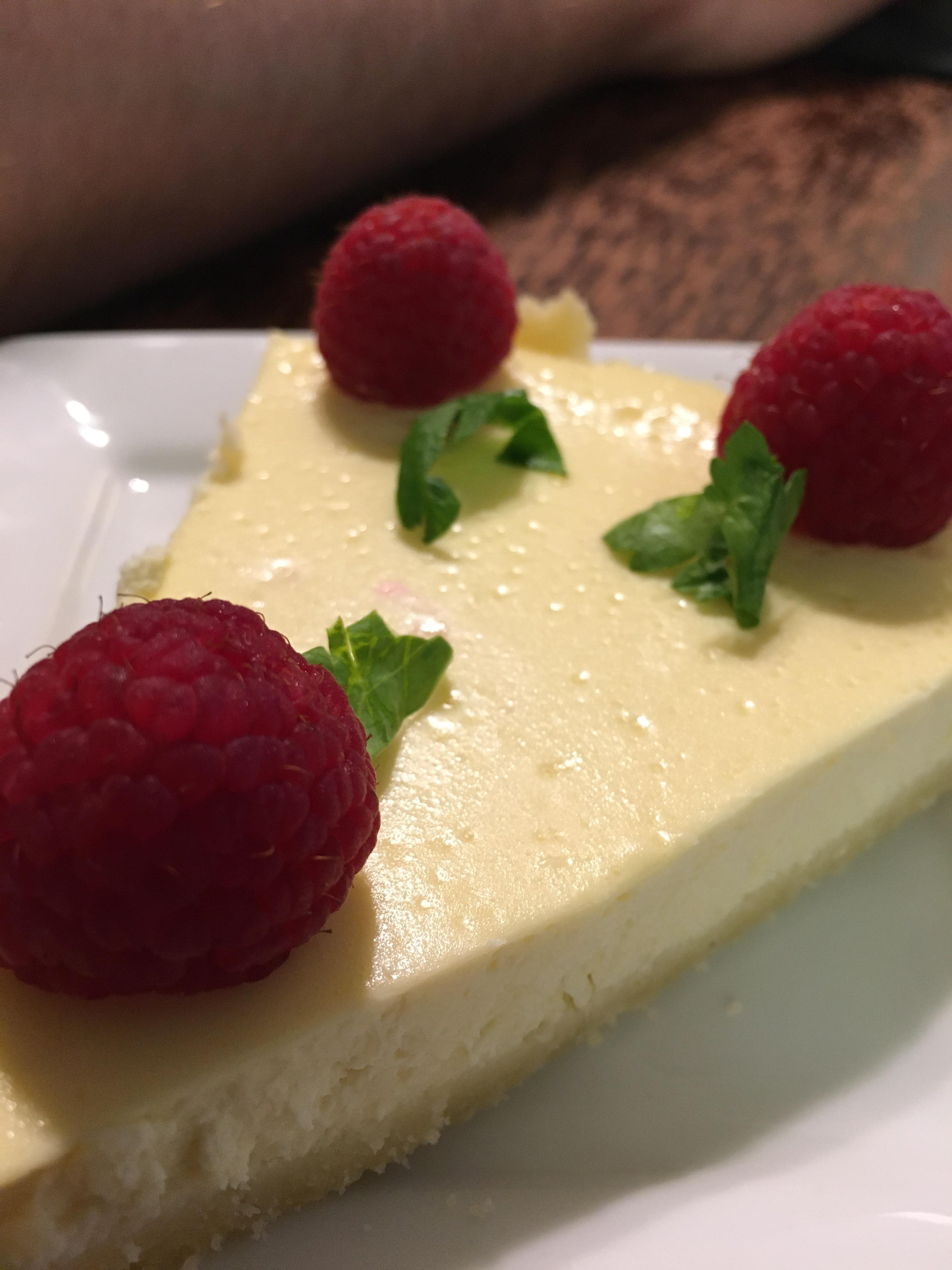 Keto cheesecake with a coconut flour crust r/ketodessert