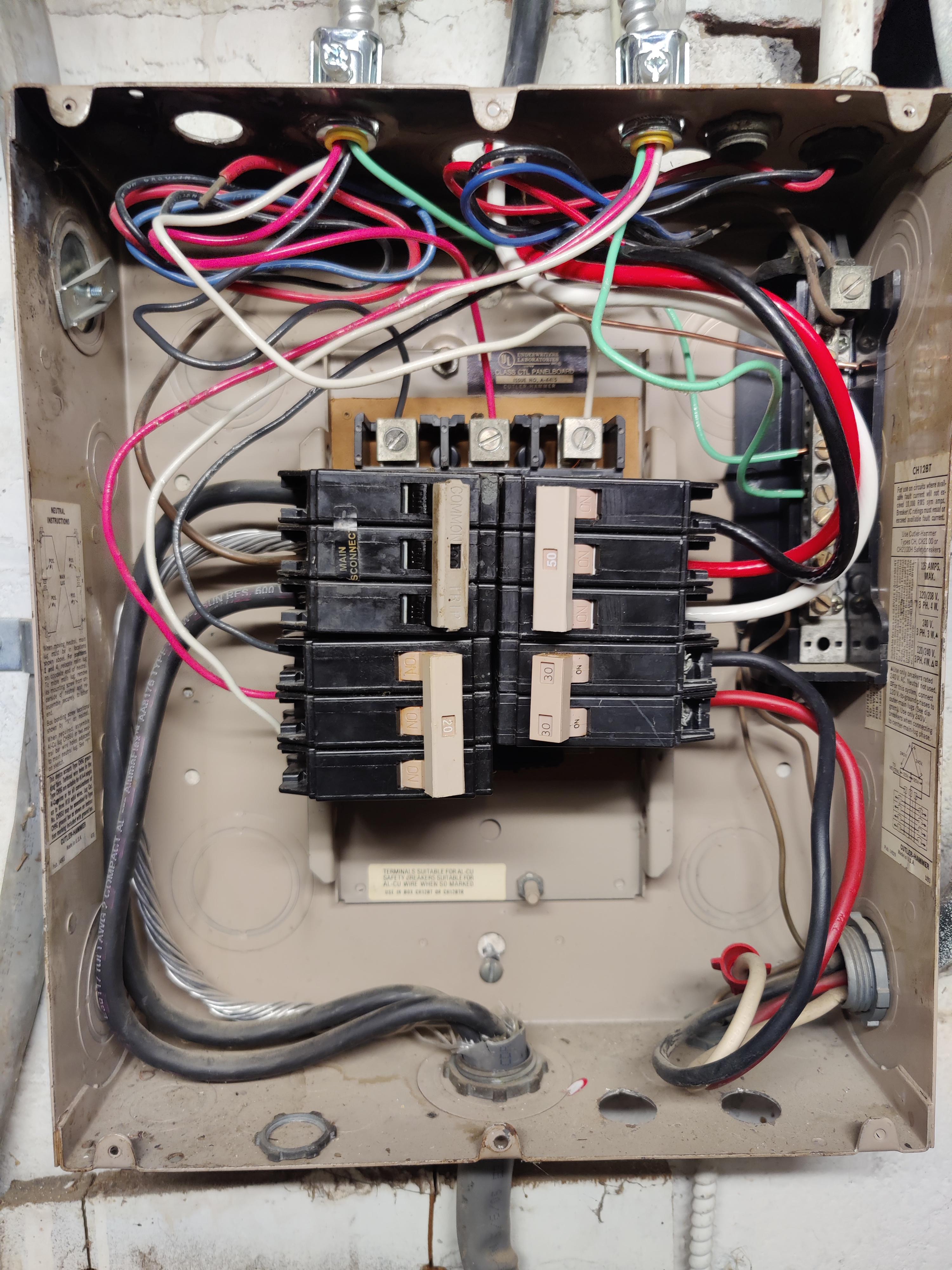 Panel cover says 3 phase 240 delta system : r/electricians