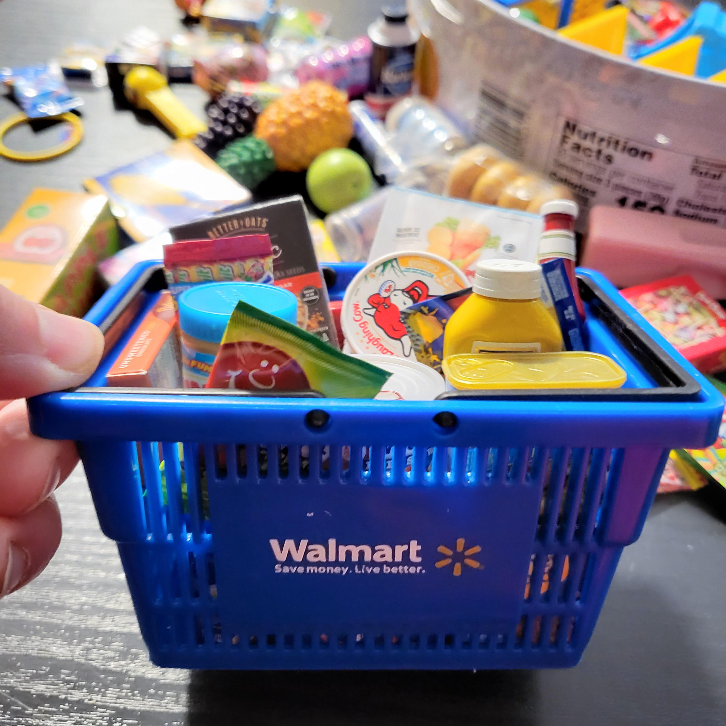 Got this cute little shopping basket at Walmart! r/MiniBrands