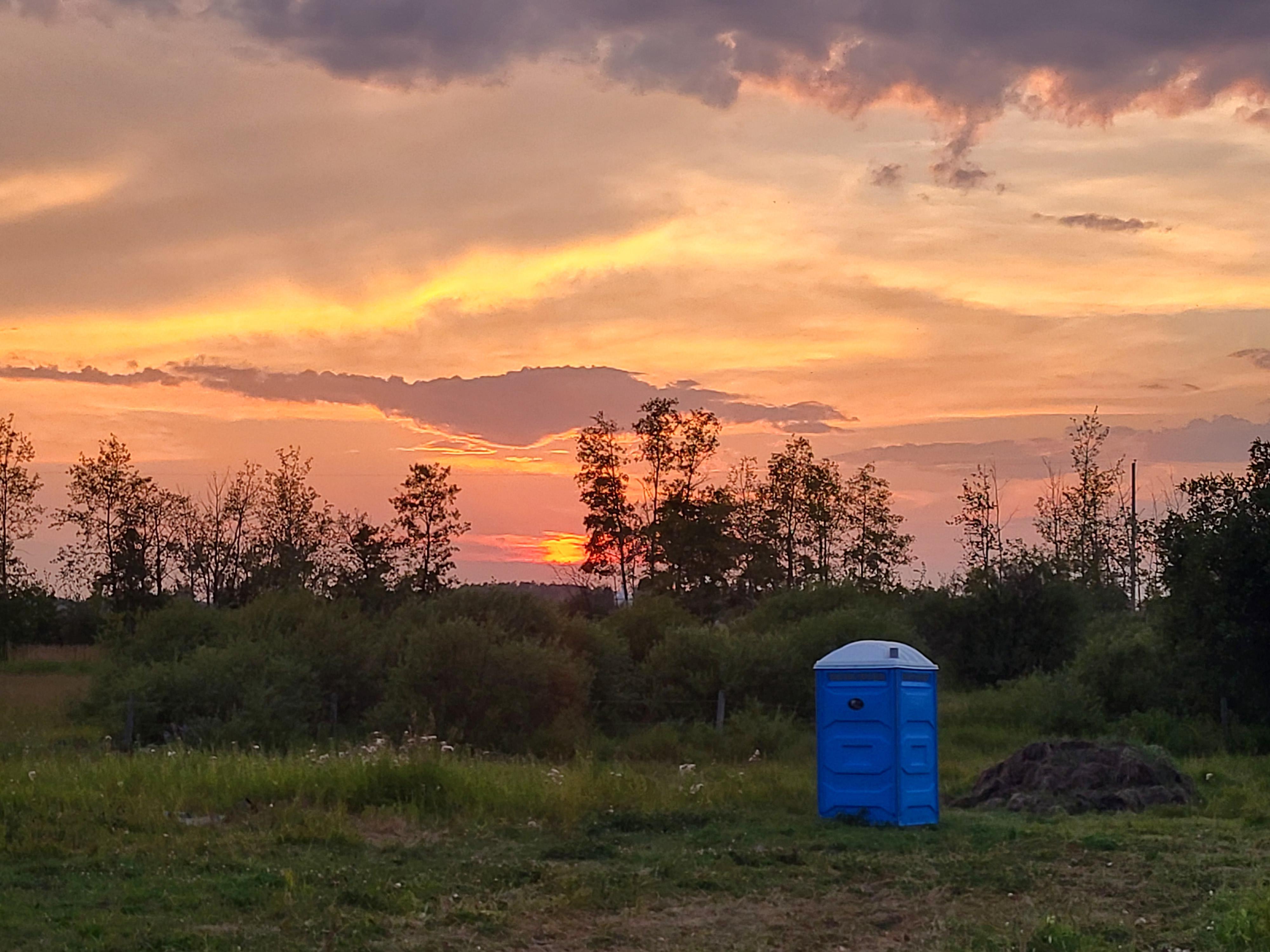 Best alberta sunset photo I've ever taken. Truly albertain. r/alberta