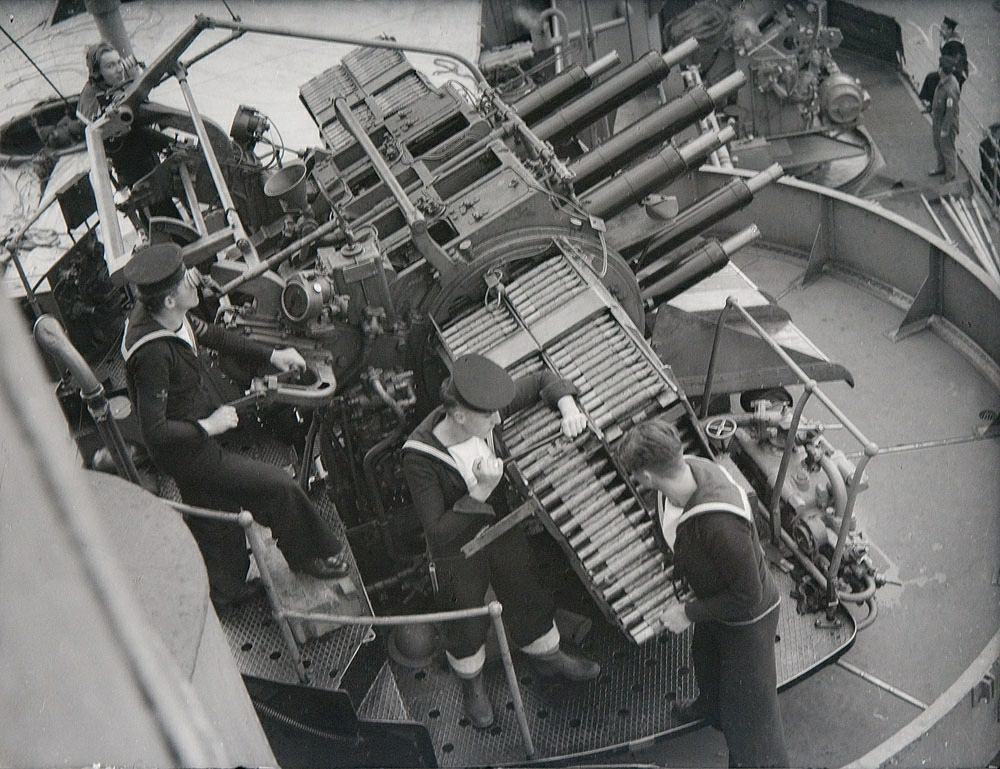 British AA Vickers pompom, Octuple QF 2pounder (40 mm) Mark VIII NavalMount r/wwiipics
