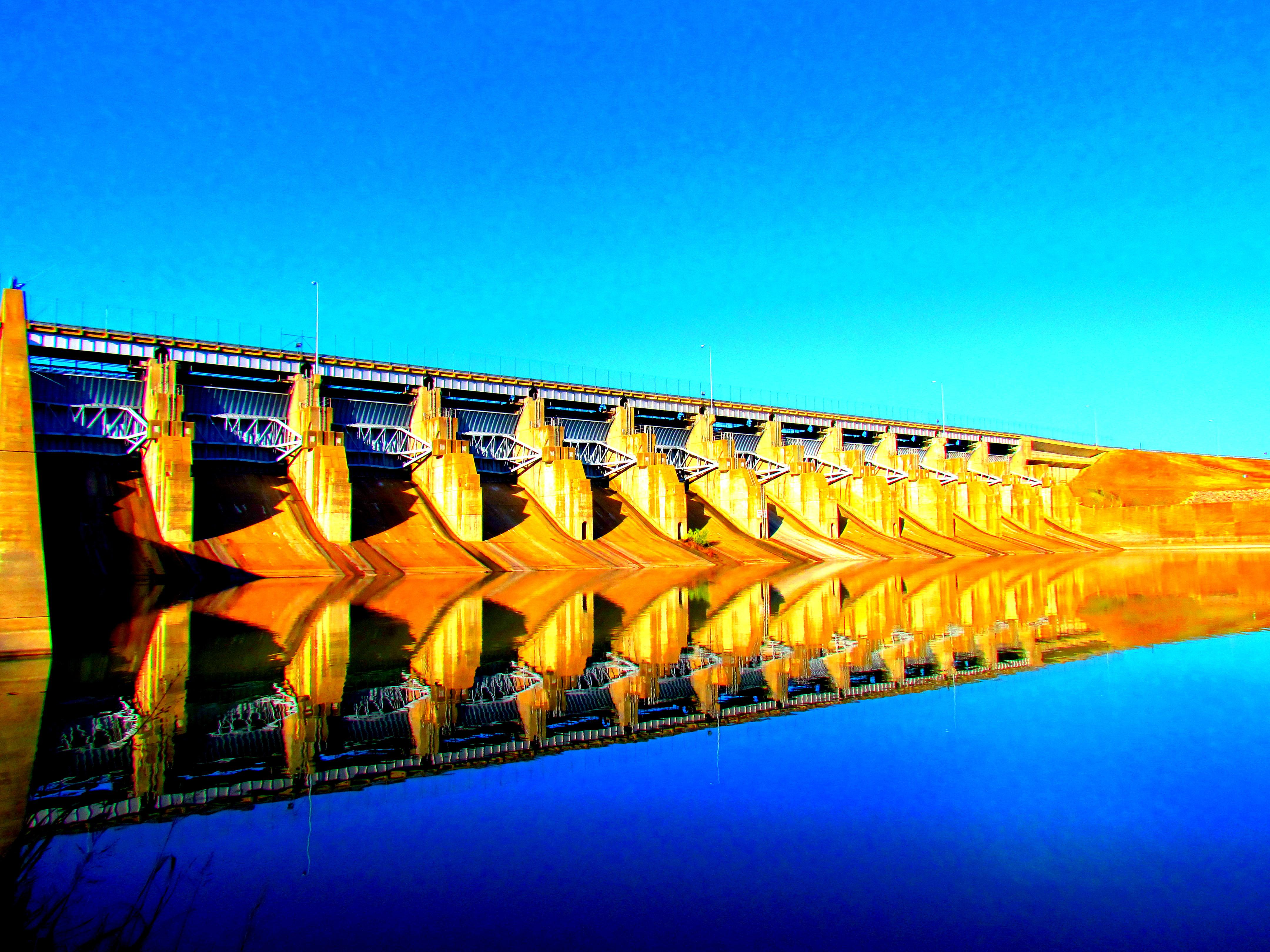 Water dam at Lake Lavon in Wylie Texas r/pics
