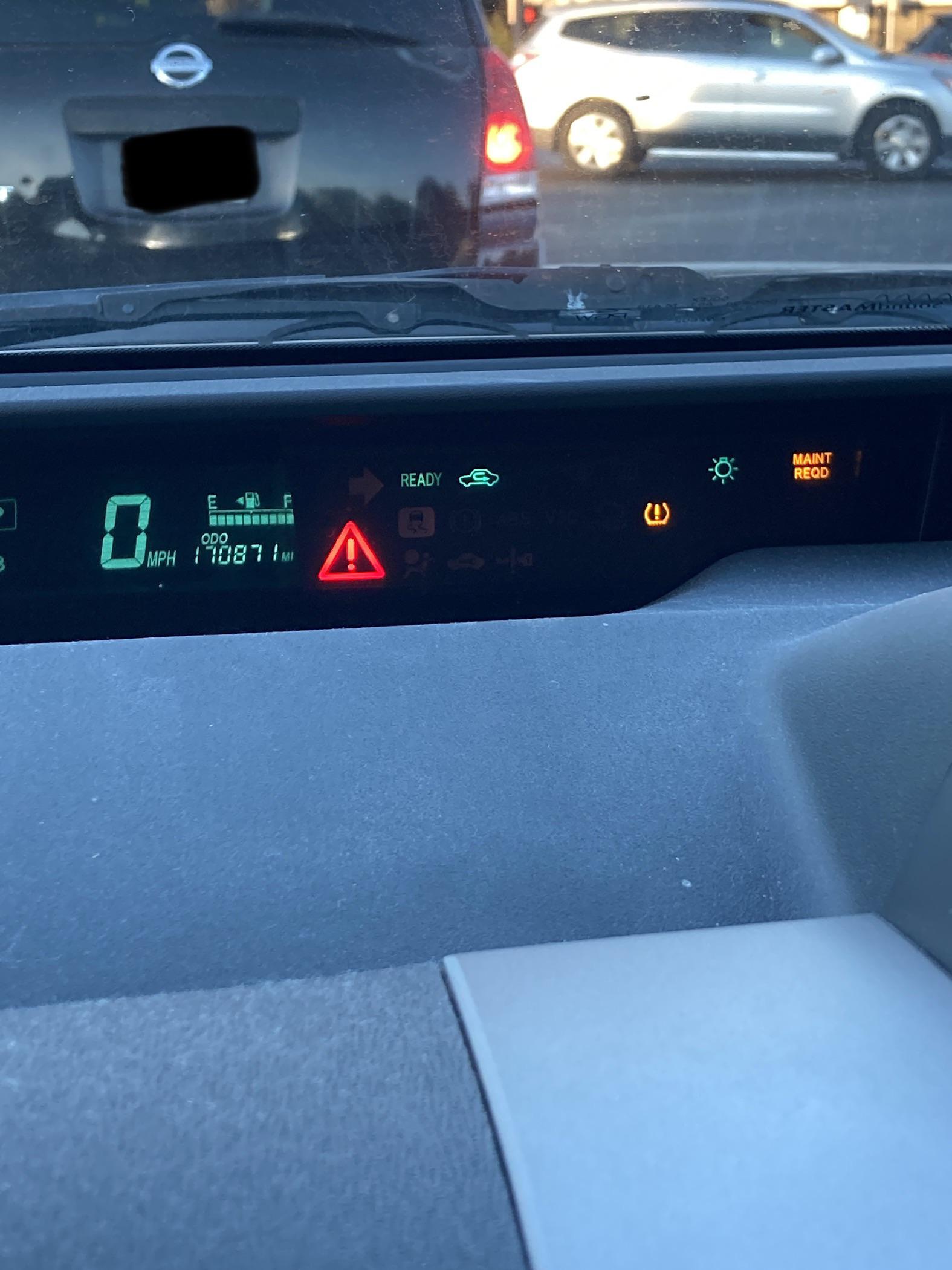 [Help needed] What might this warning be (the red one)? More info in