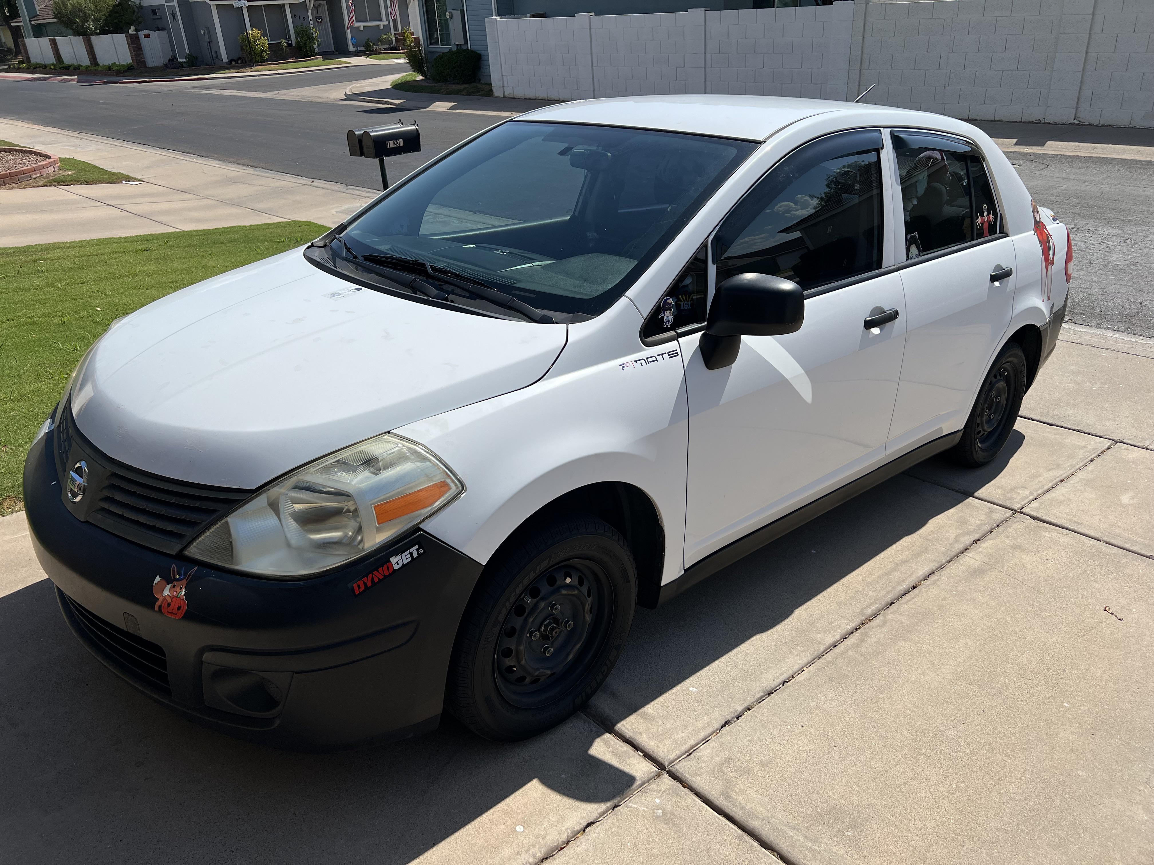 09 NISSAN VERSA (hit me) : r/RoastMyCar