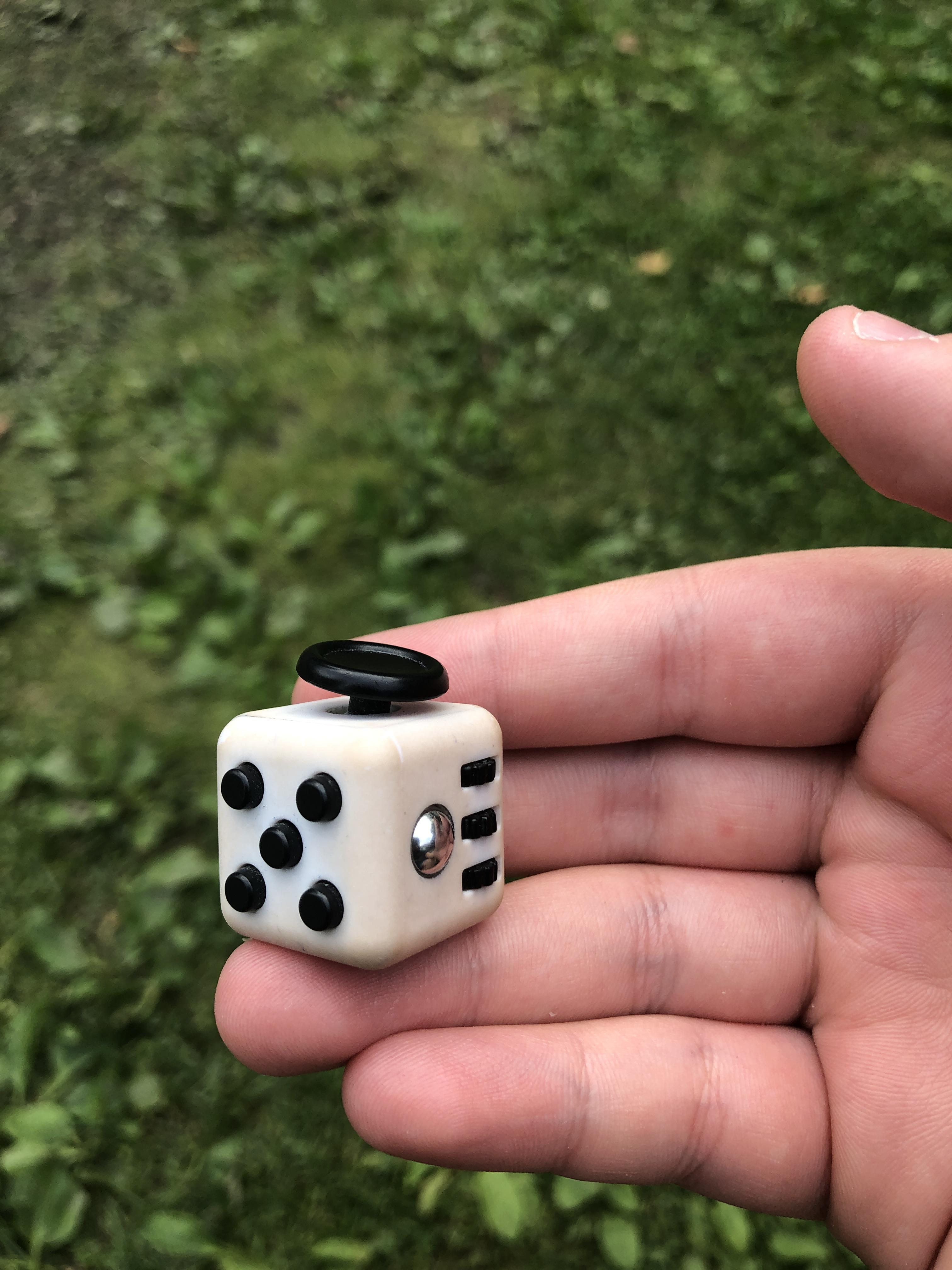 Best fidget in the world! (Mini/midget fidget cube) The spinners are a