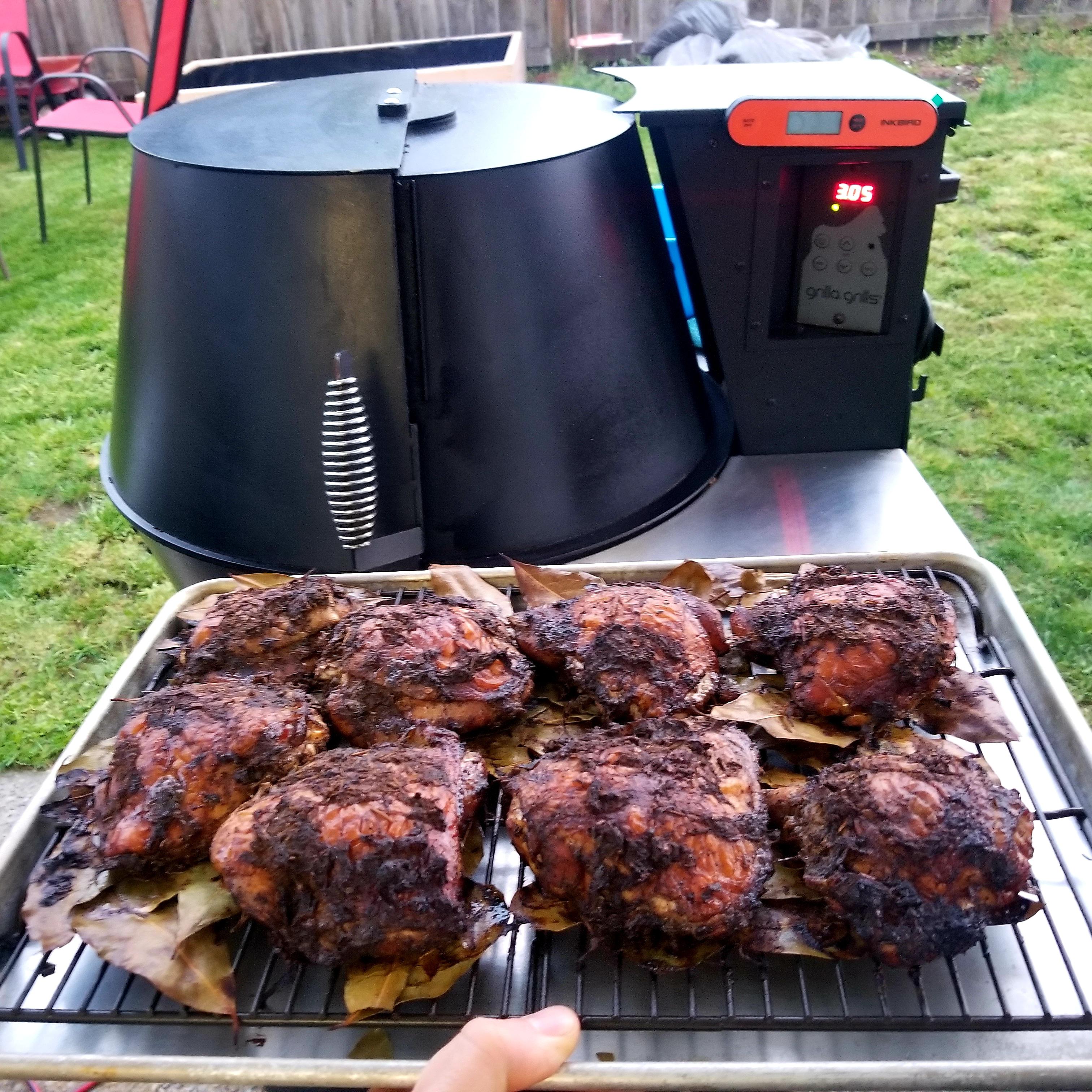 Jamaican Jerk chicken fresh off the grill(a) r/pelletgrills
