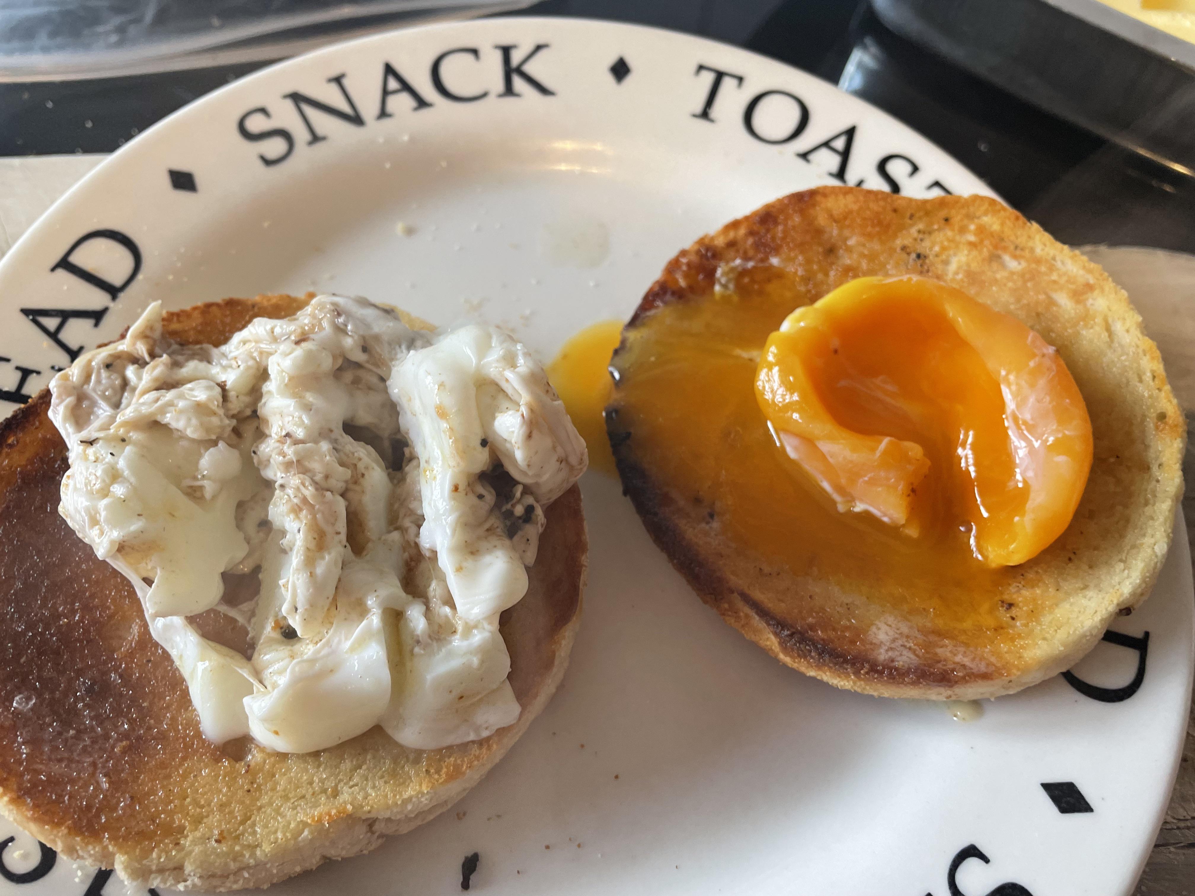Microwave poached egg parted neatly. r/UK_Food
