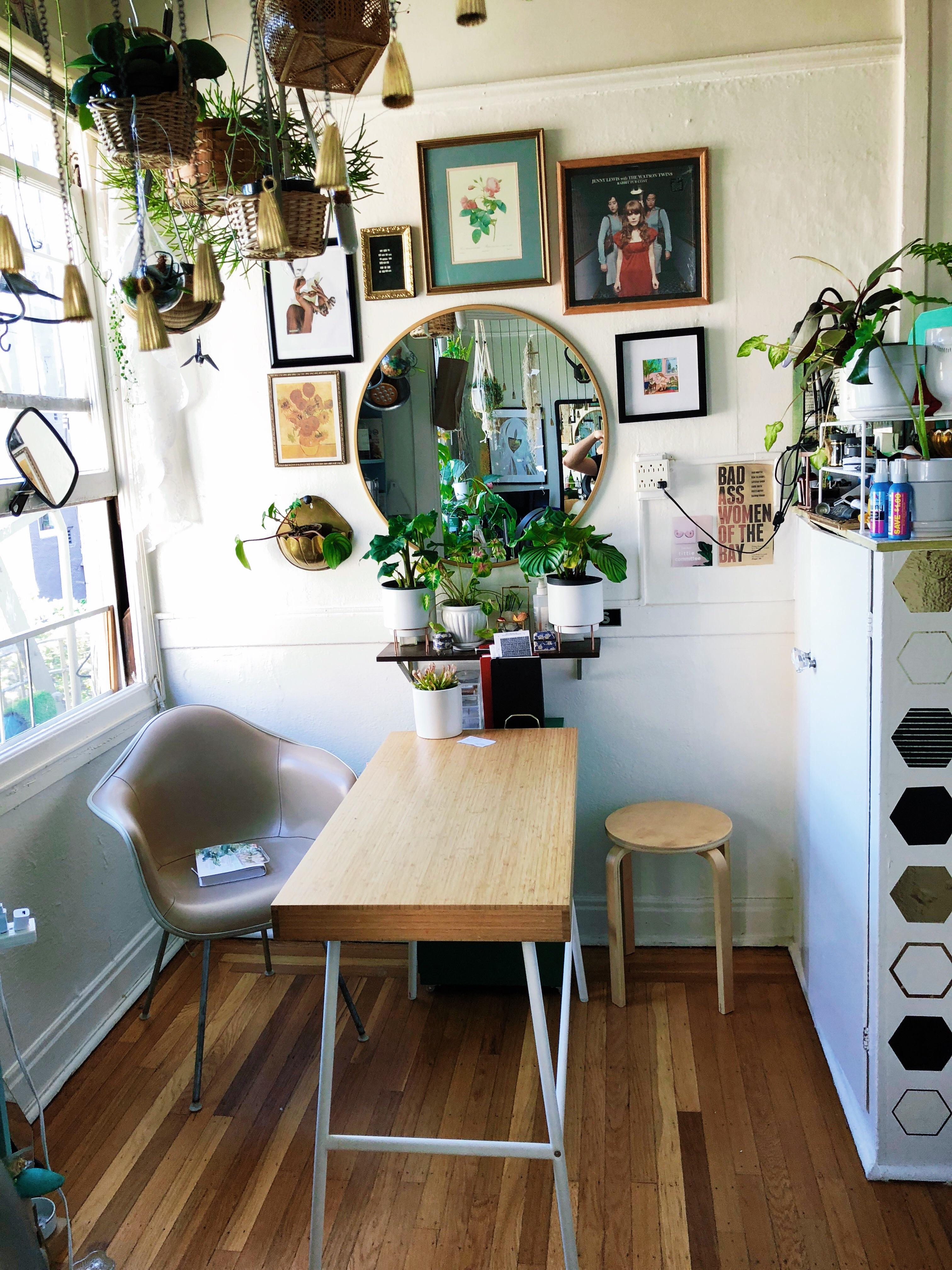 A glimpse of my plantfilled studio apartment. Constantly rearranging
