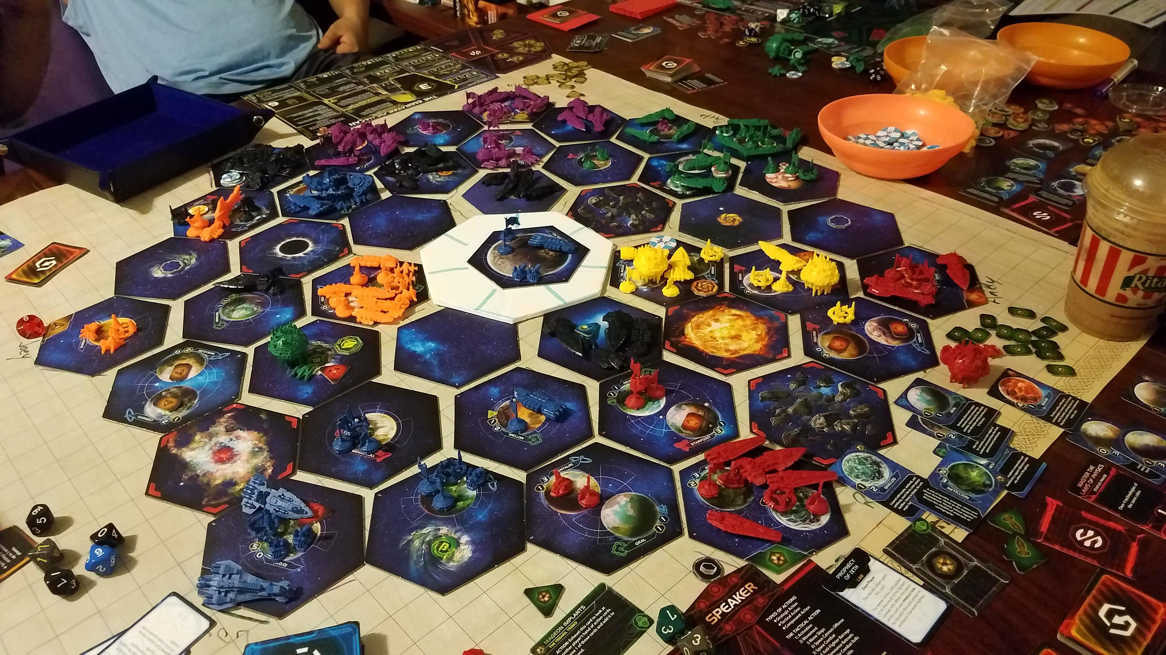 7 Player Game! Mid round 6. A desperate gamble to stop black from