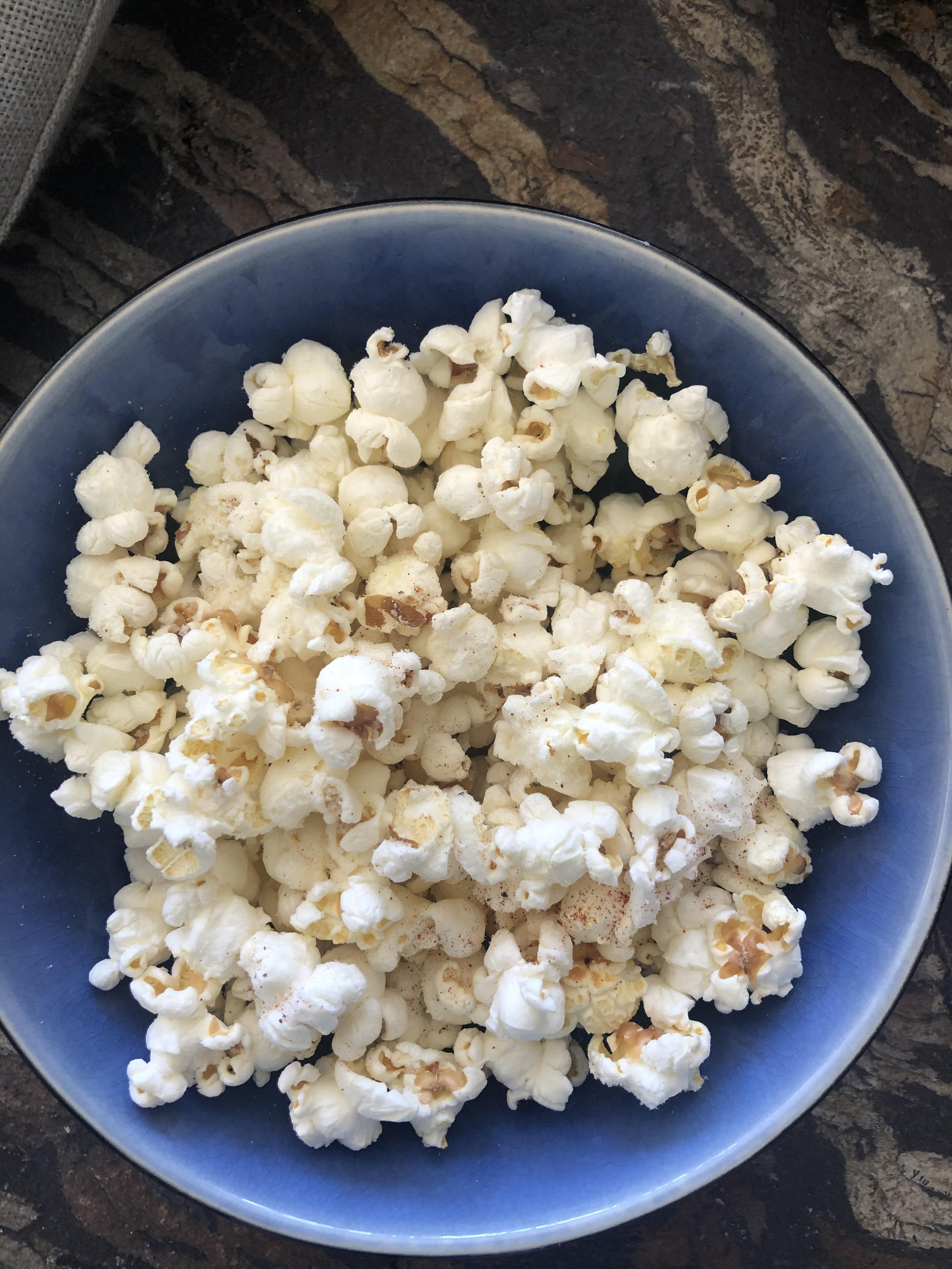 Easy little 100 calorie quarantine snack (2 cups 365 low fat popcorn, 1