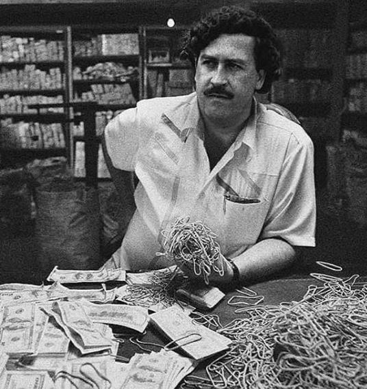 [Request] How many rubber bands did Escobar use and how many bank notes