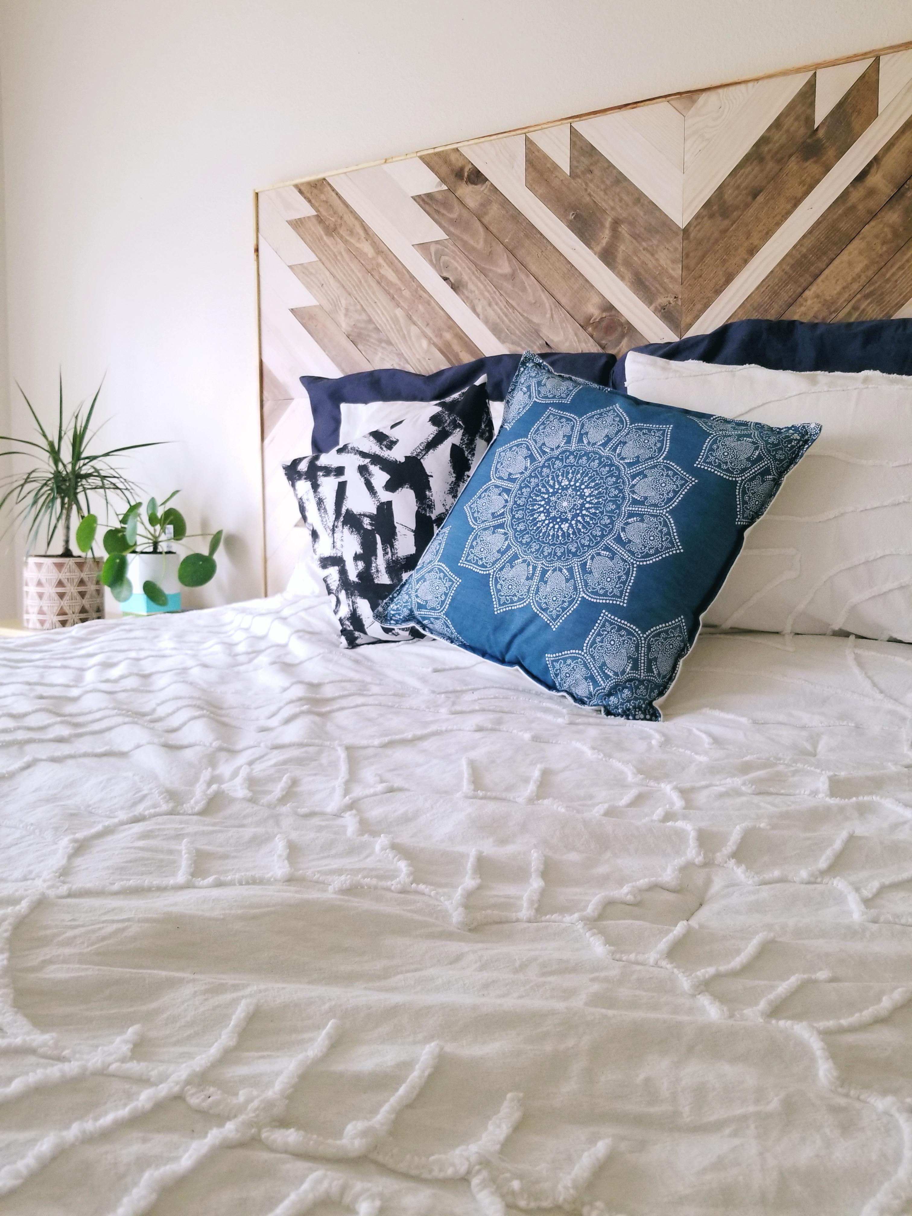 Just finished off our lightfilled bedroom with this DIY headboard