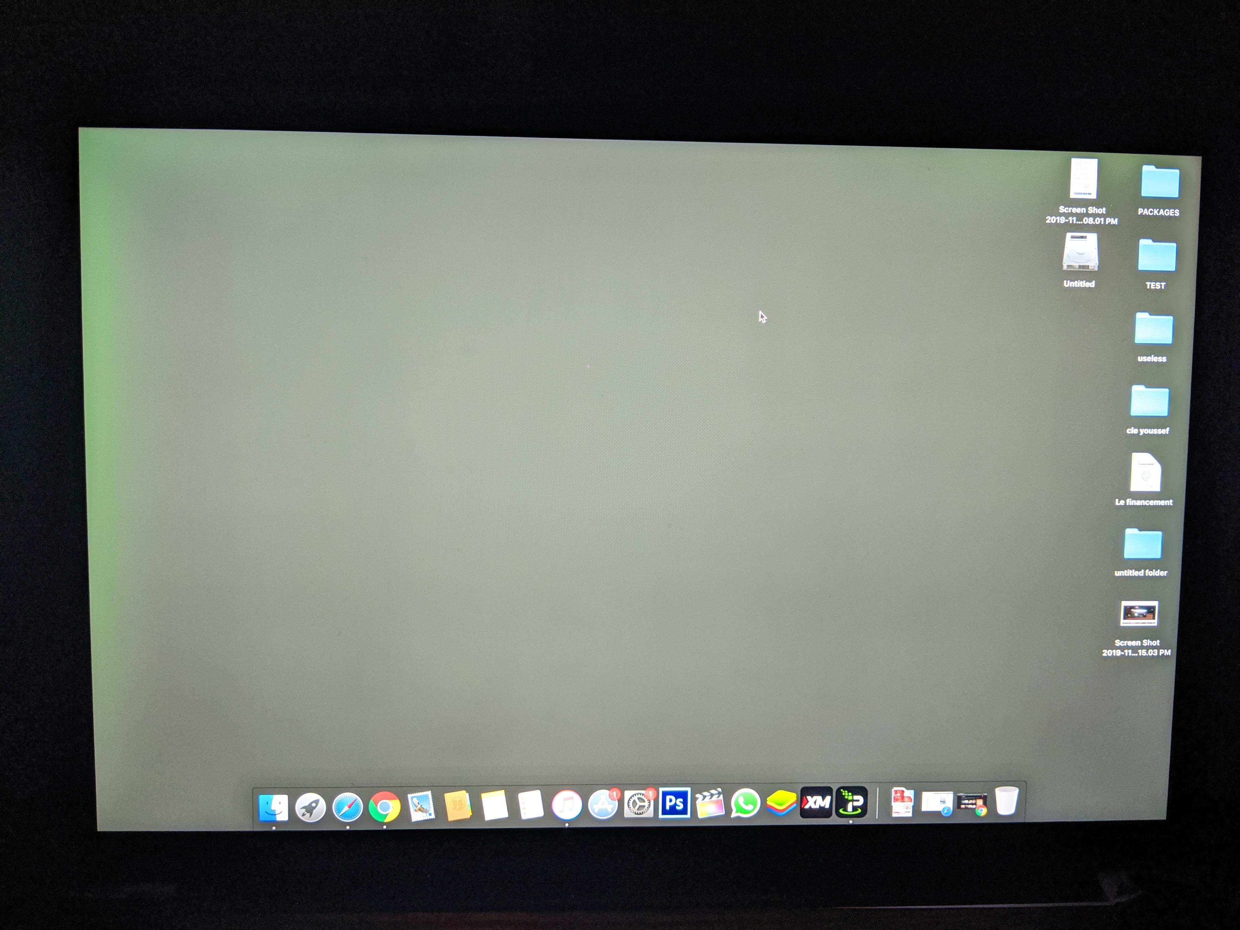 Macbook pro mid 2014 15" light green tint on edge i faced this problem