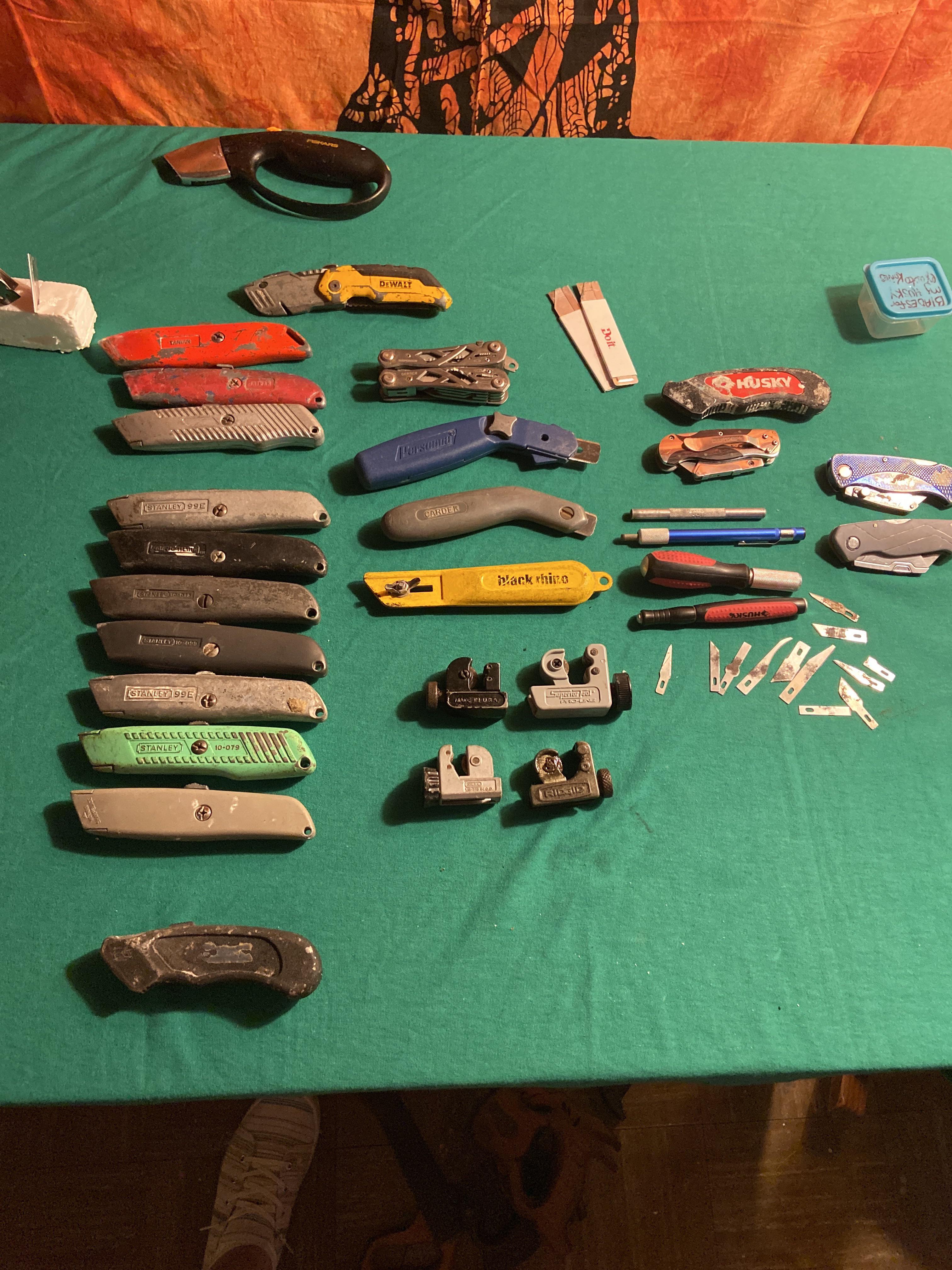 Most useful tool to have. I wear 2 razor knives on me at all times