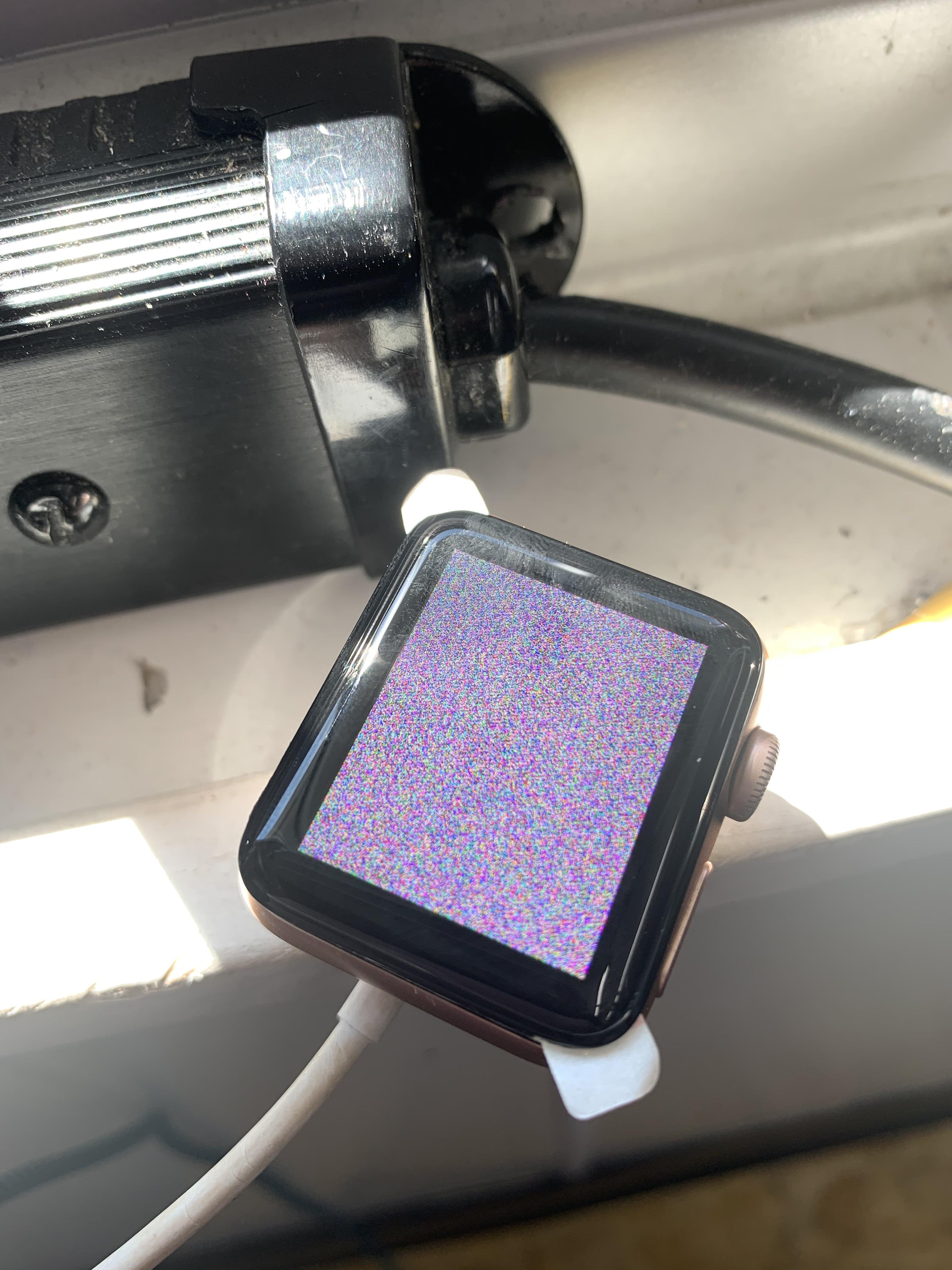 Apple Watch stuck on static screen. I've put 3 different screens on it