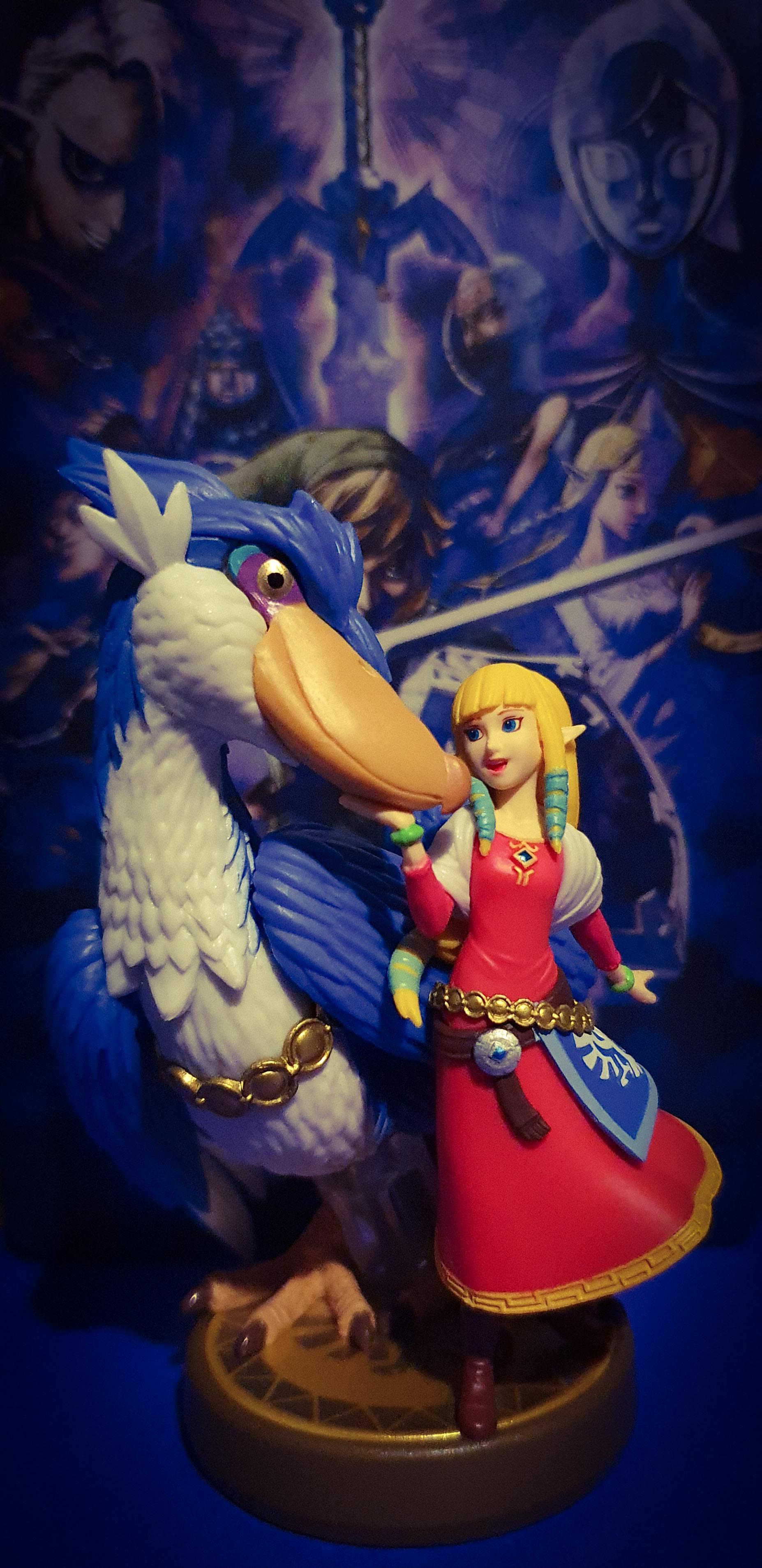 The Zelda and Loftwing Amiibo looks so elegant! r/amiibo