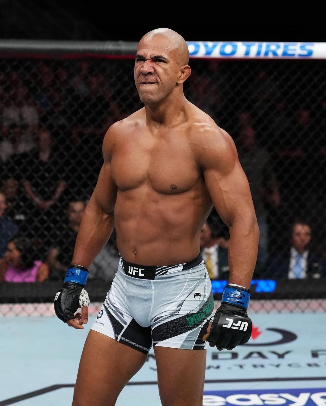 brazilian UFC middleweight Gregory Rodrigues,he has a Bubble gut r