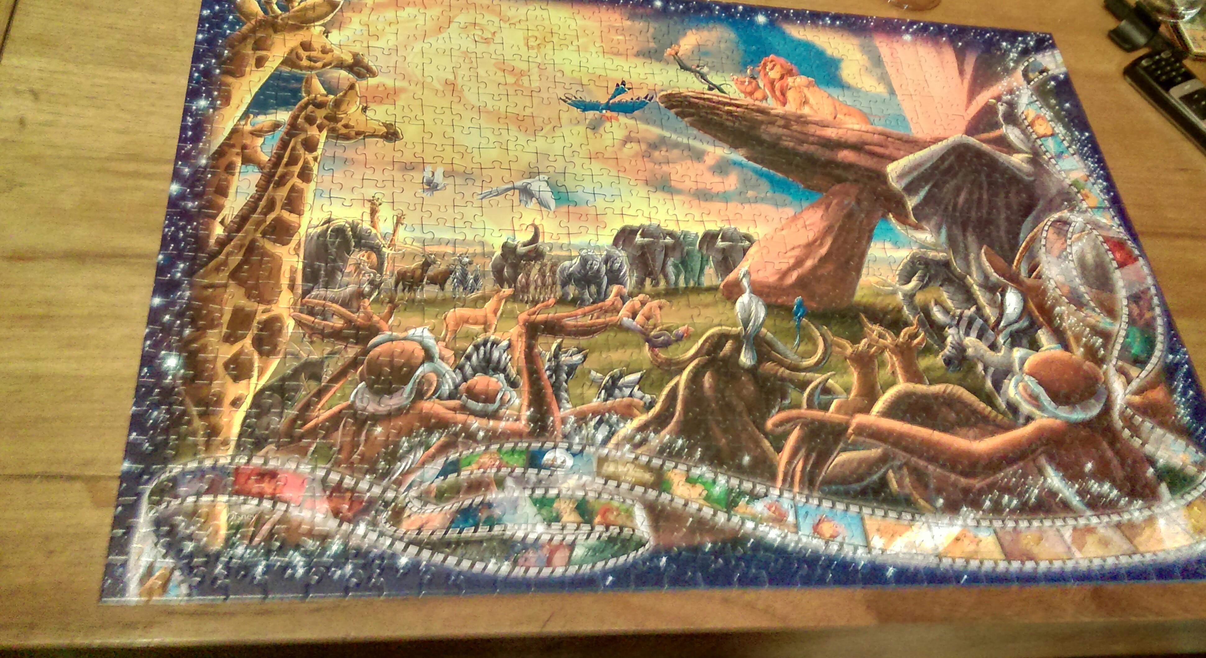 My girlfriend just finished this 1000 pieces jigsaw. r/disney