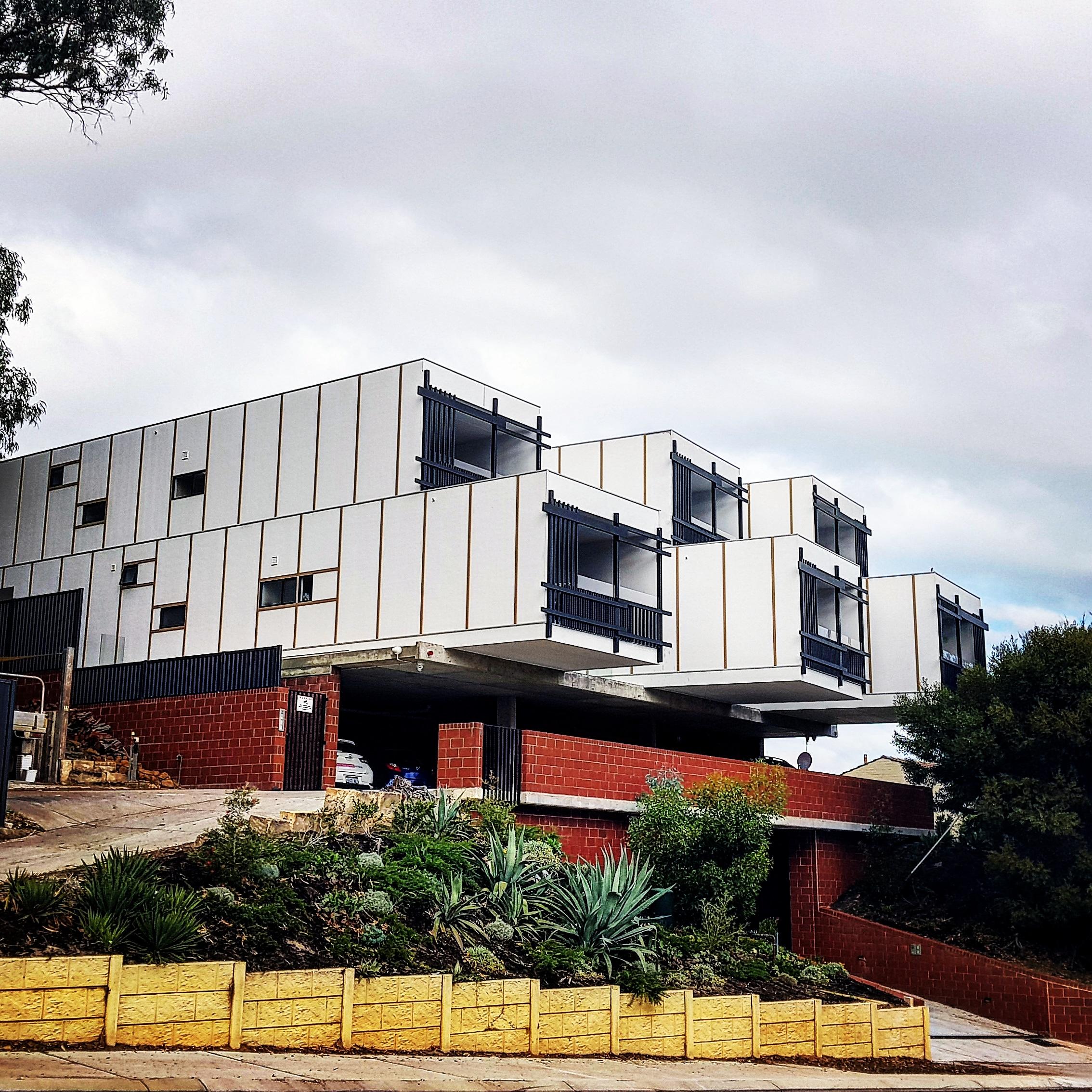 [ask] What style architecture is this? architecture