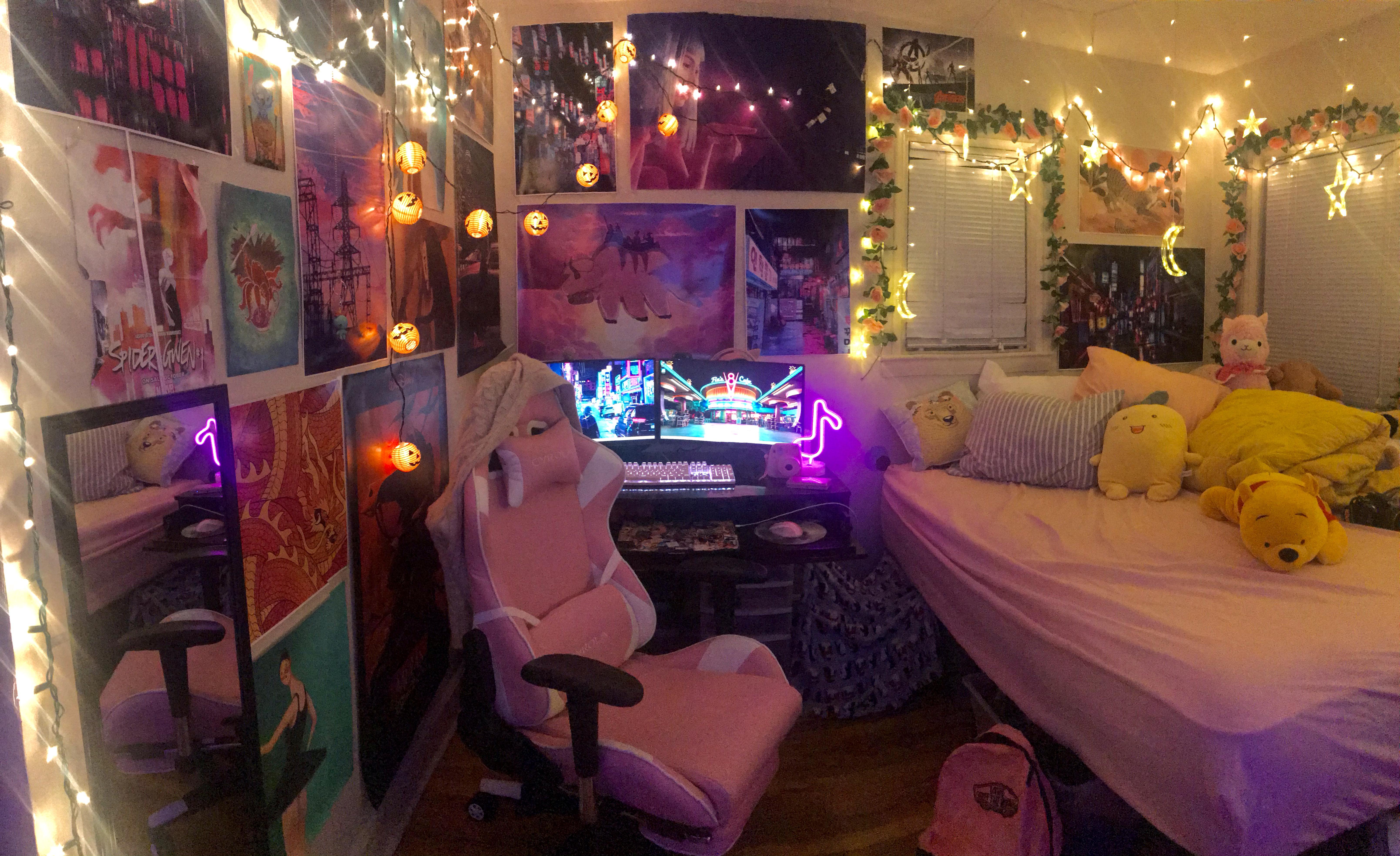 See this right here? *slaps room* Throw some fairy lights